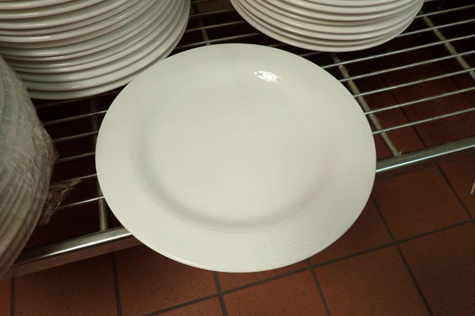 Lot of large dining plates - Image 2 of 3