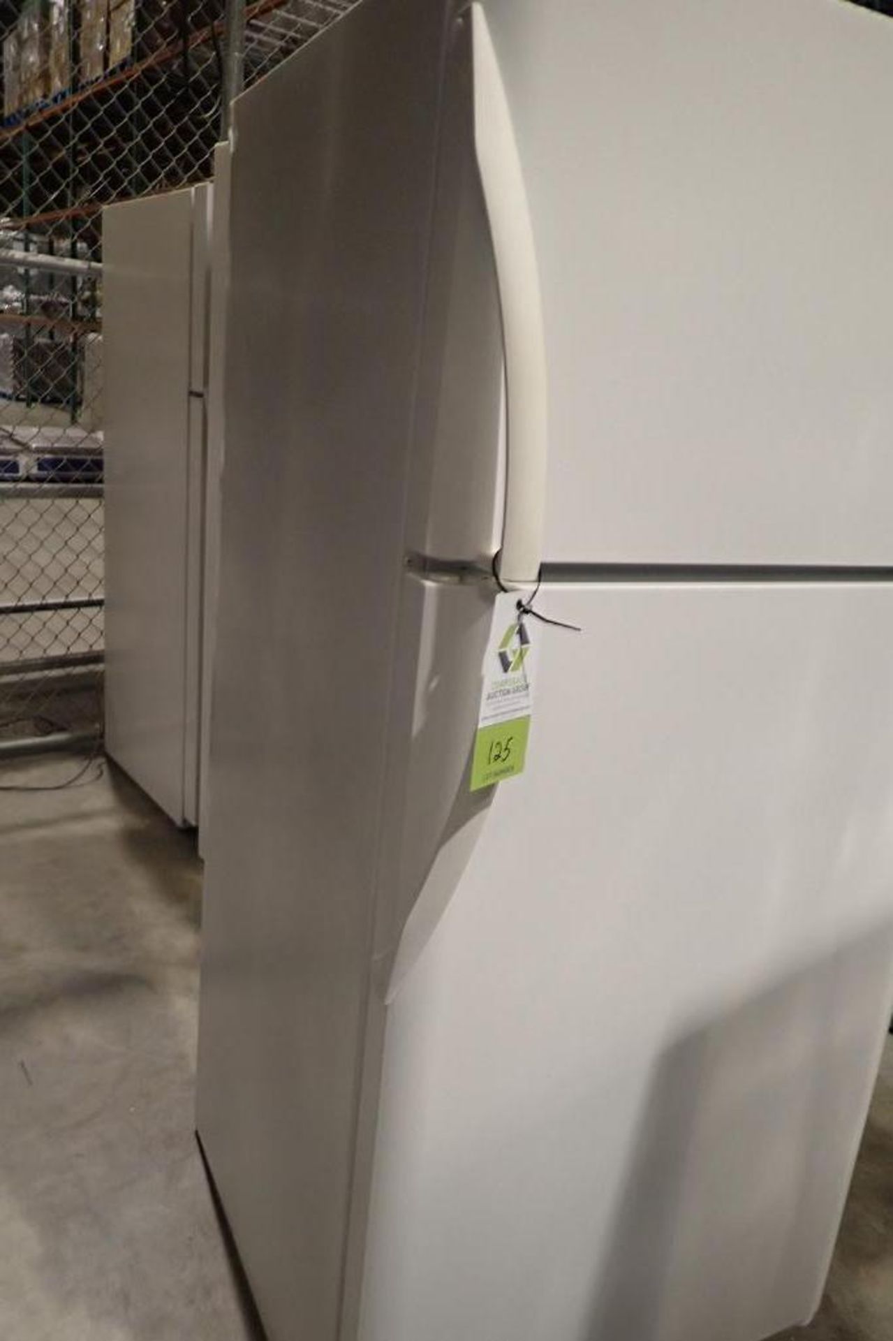 Frigidaire white refrigerator and freezer combo - Image 2 of 10