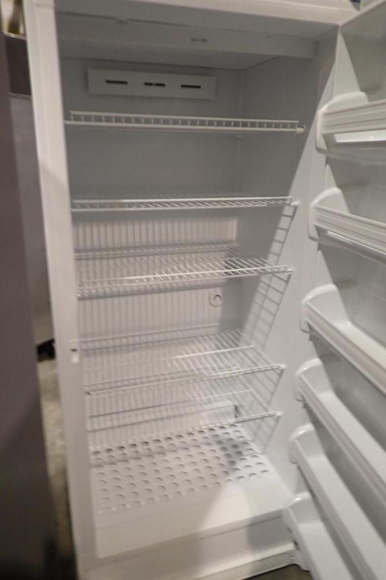 Frigidaire white upright freezer - Image 4 of 7