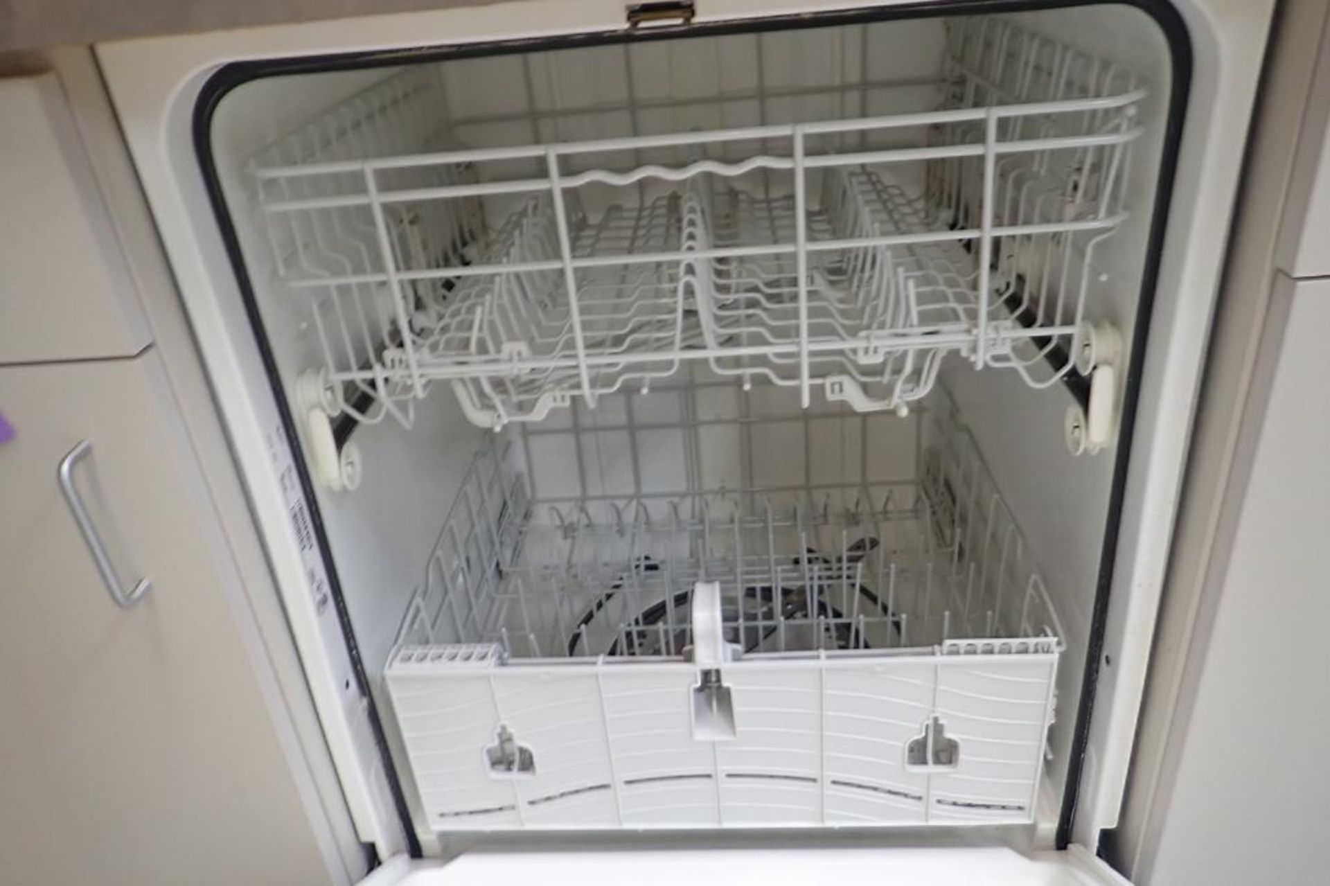 Whirlpool dishwasher - Image 4 of 5