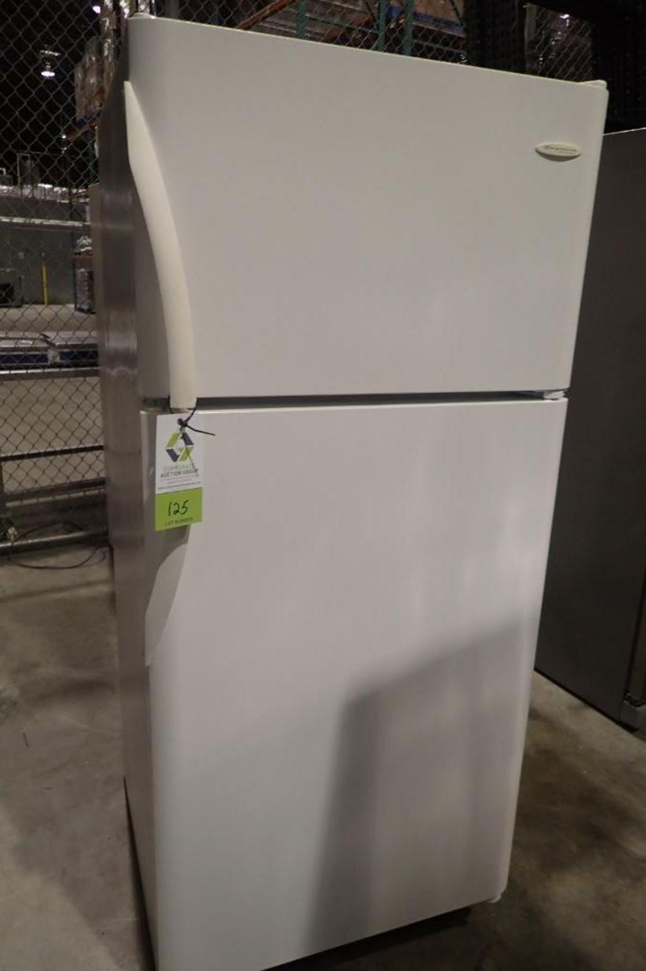 Frigidaire white refrigerator and freezer combo