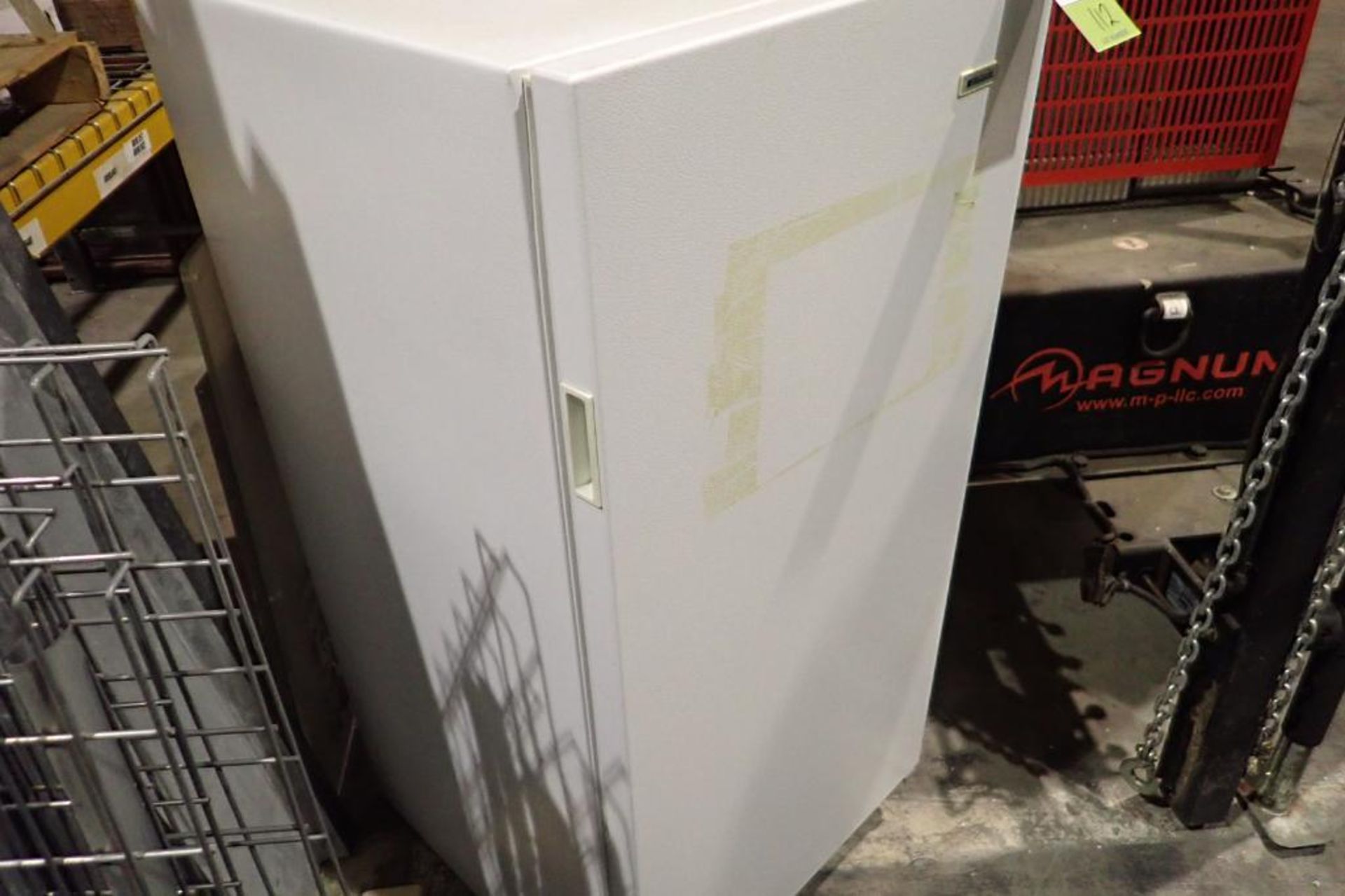 Frigidaire white refrigerator - Image 2 of 5