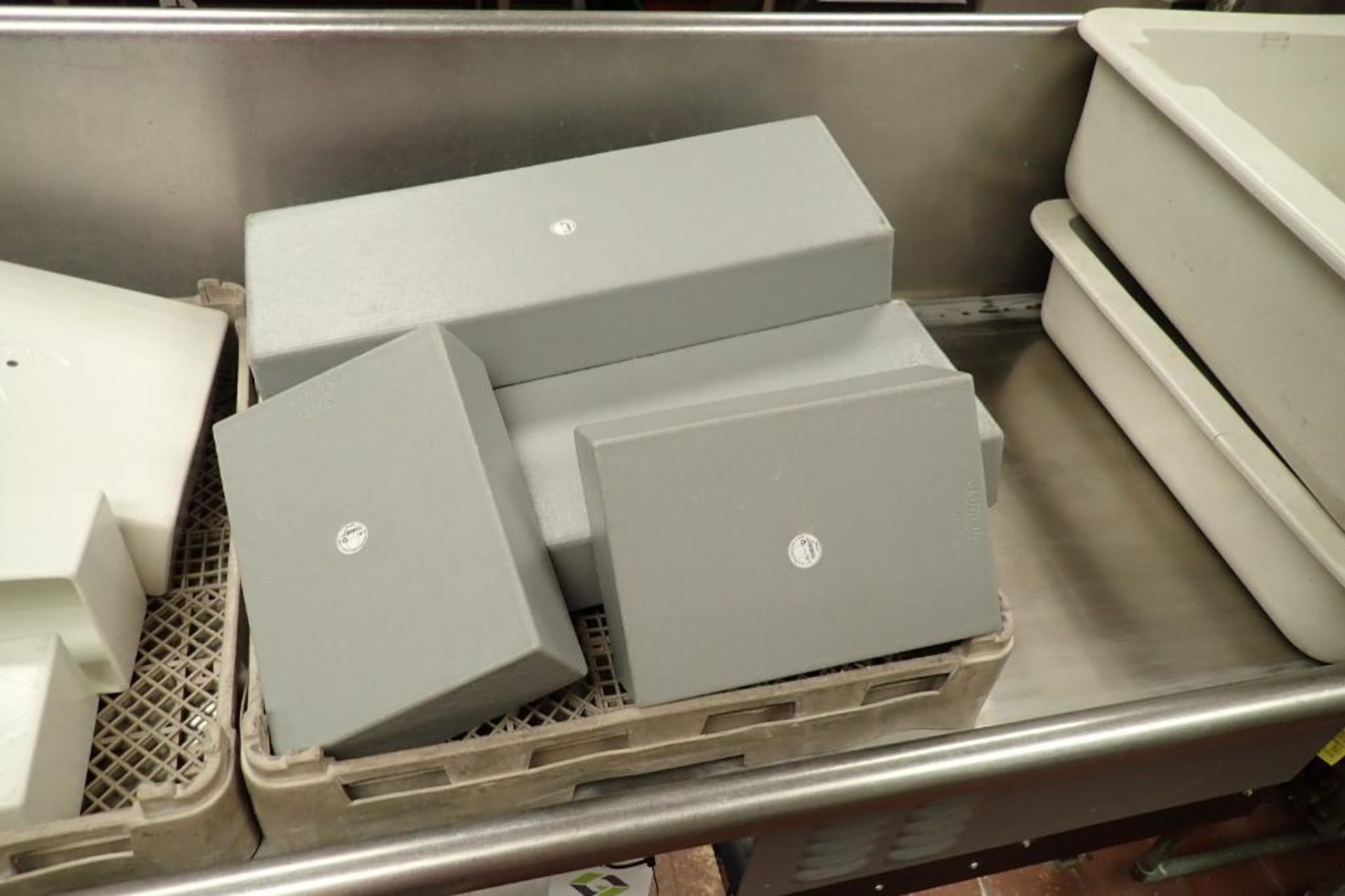 Tray of assorted coated food pans and dividers - Image 2 of 9