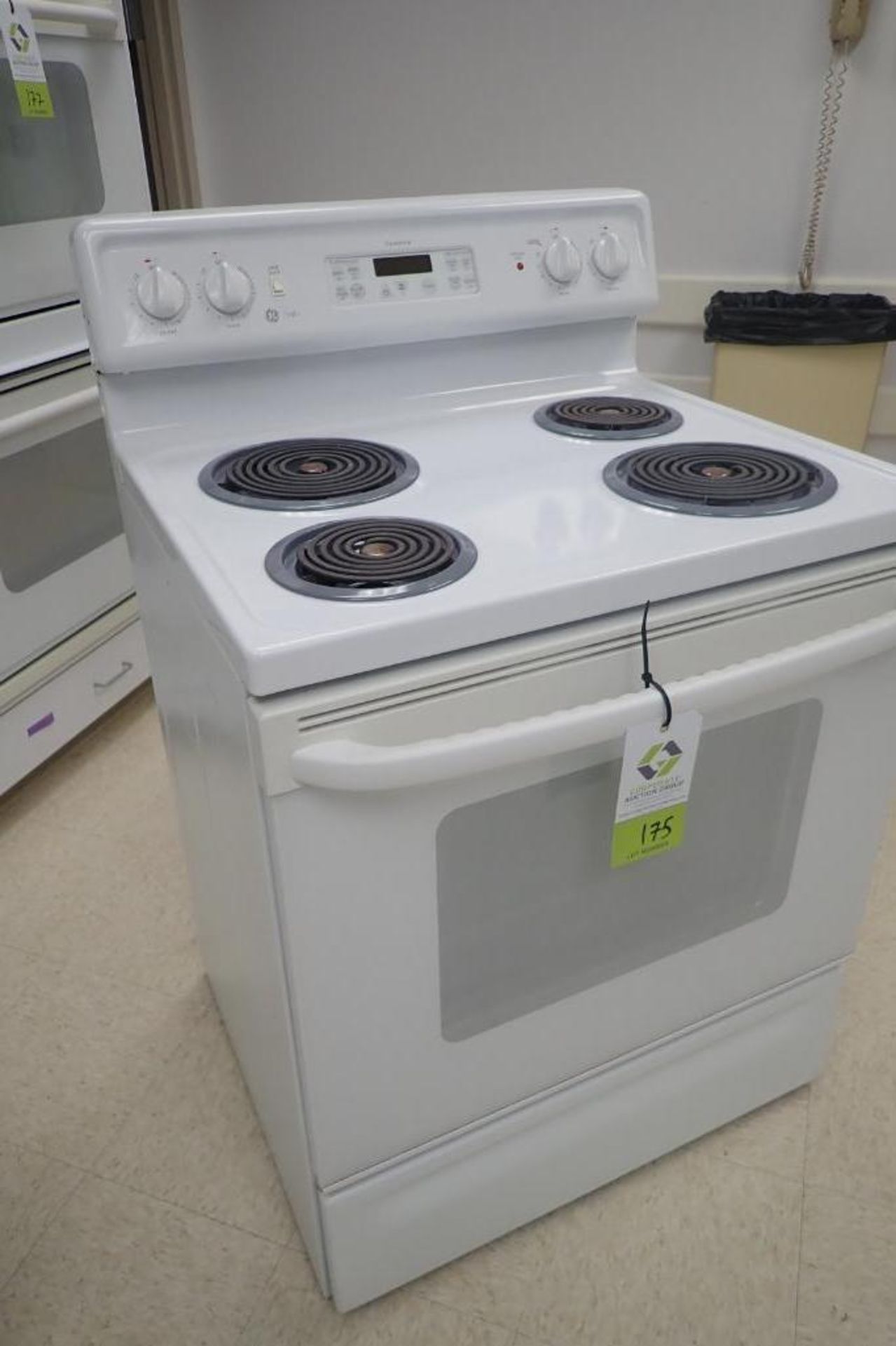 GE Spectra white coil range and oven combo