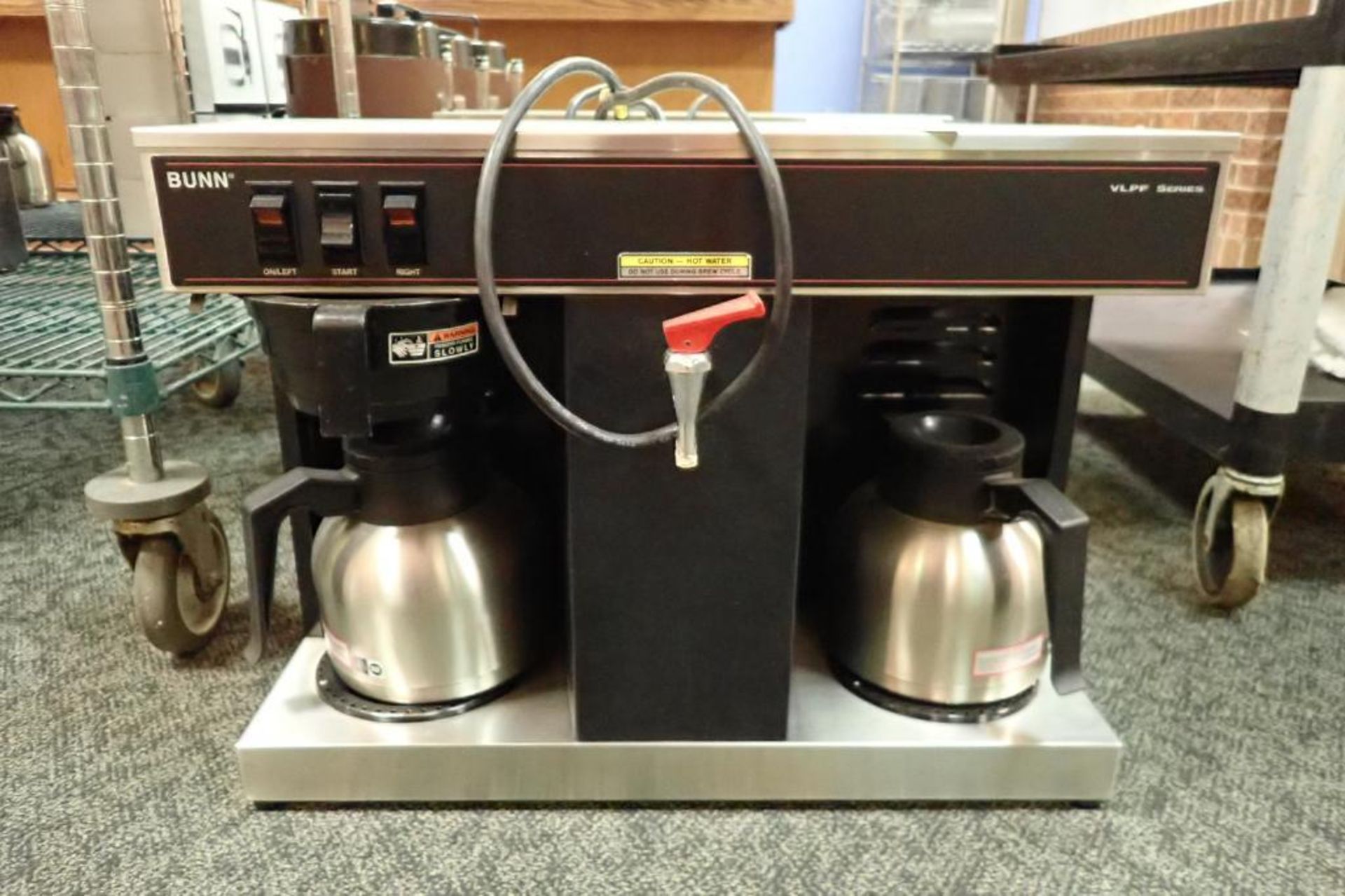 Bunn coffee maker with 2 coffee pots - Image 3 of 6