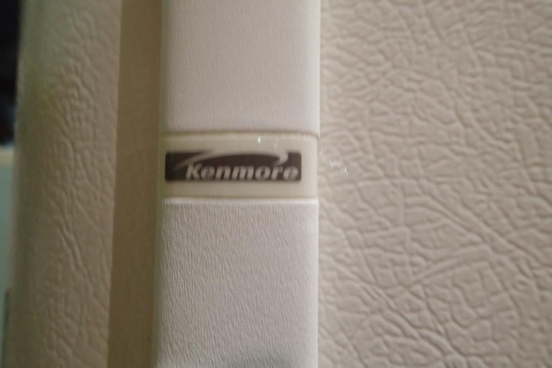 Kenmore white refrigerator bottom and freezer top combo - Image 6 of 7