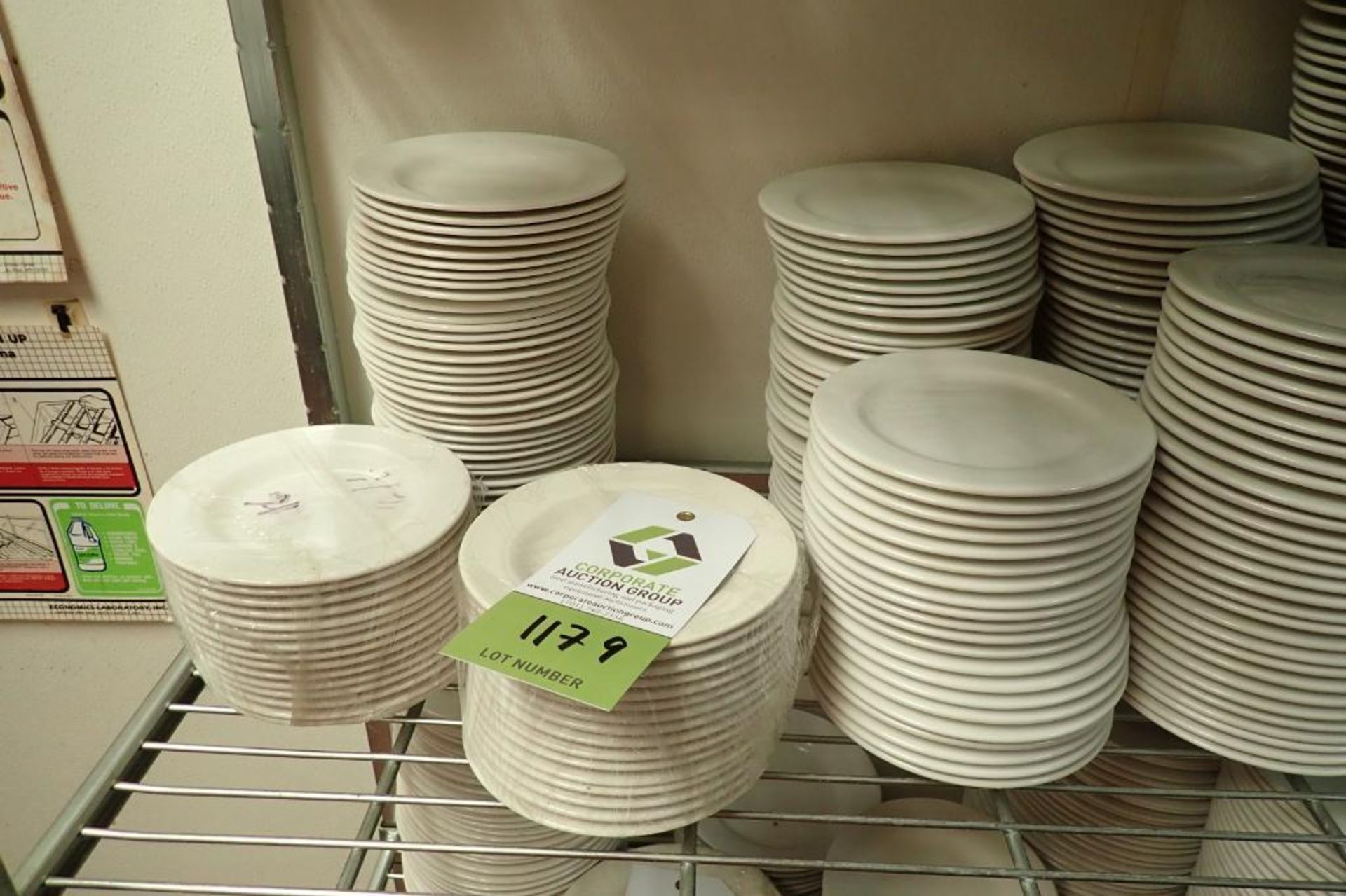 Lot of assorted dining plates - Image 3 of 6