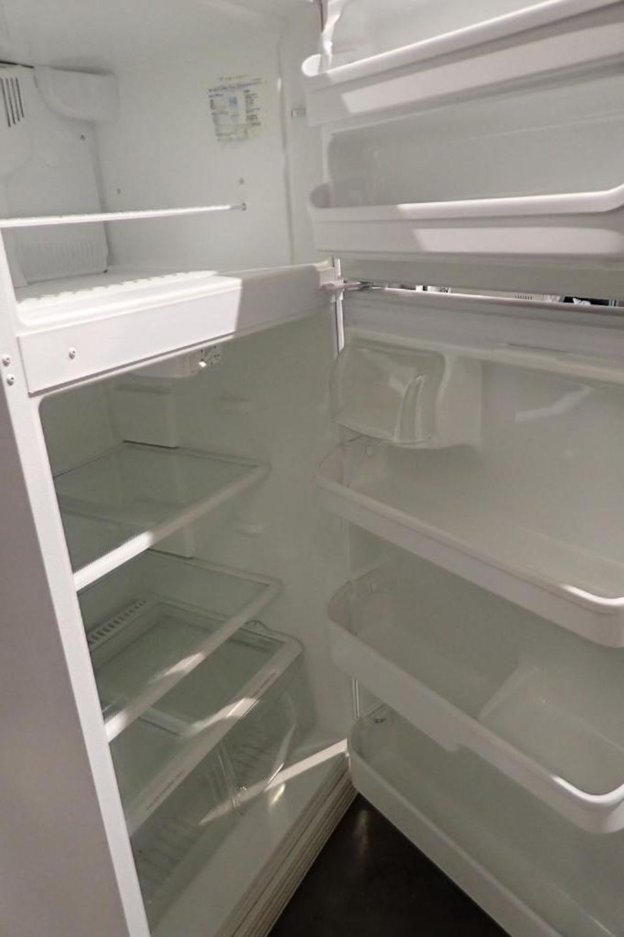 Frigidaire white refrigerator and freezer combo - Image 4 of 10