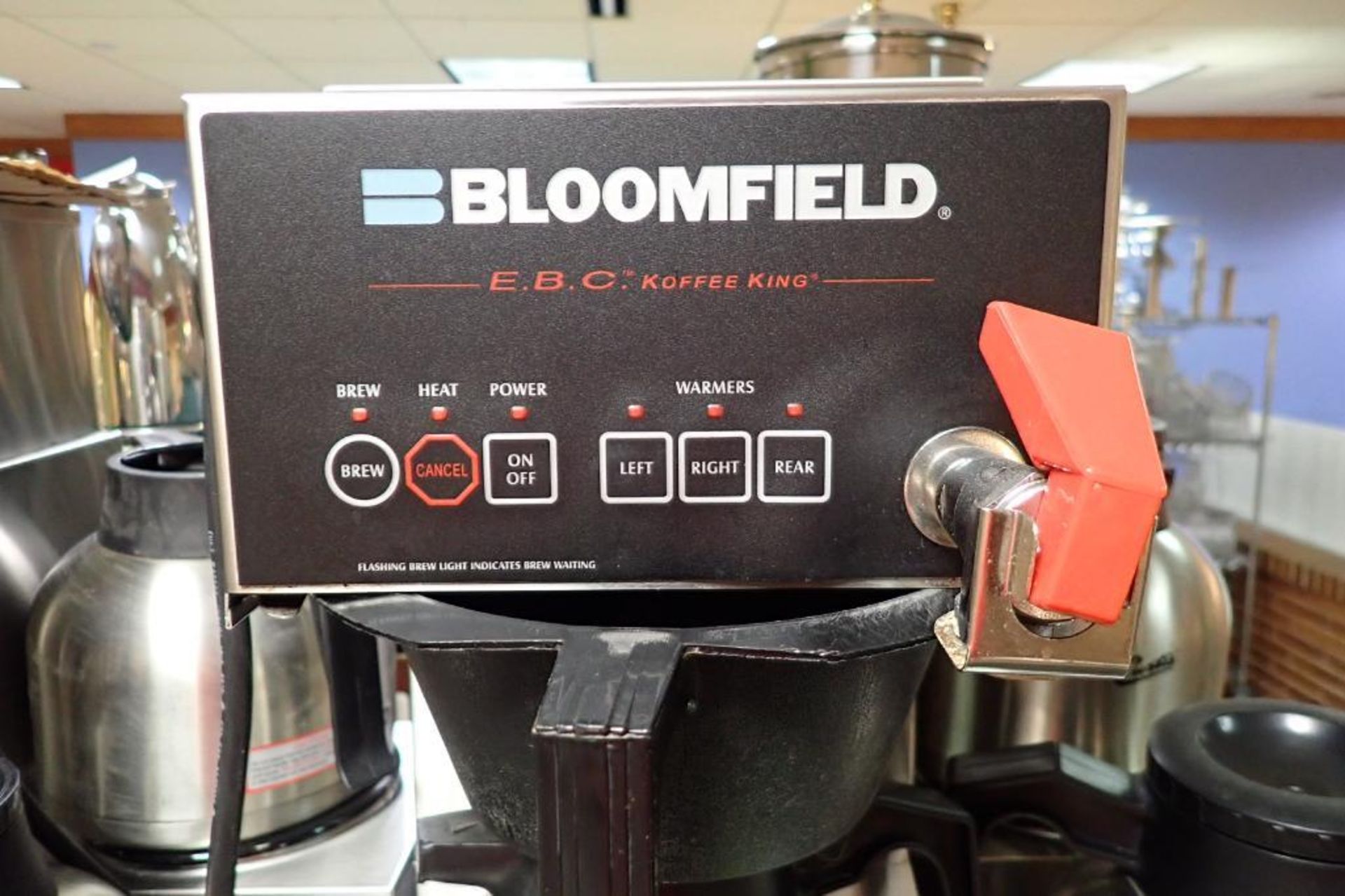 Bloomfield coffee maker with 2 coffee pots - Image 2 of 5