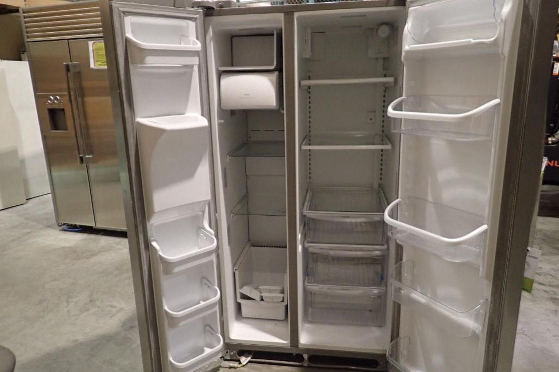 Frigidaire SS side by side refrigerator and freezer combo - Image 3 of 10