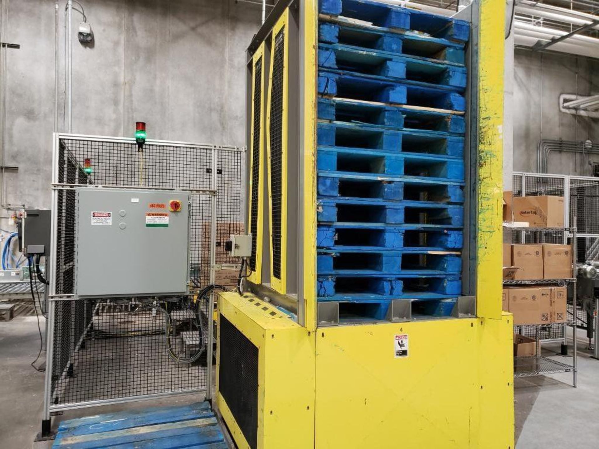 Fanuc palletizer and conveyor system {Located in Darien, WI} - Image 10 of 13