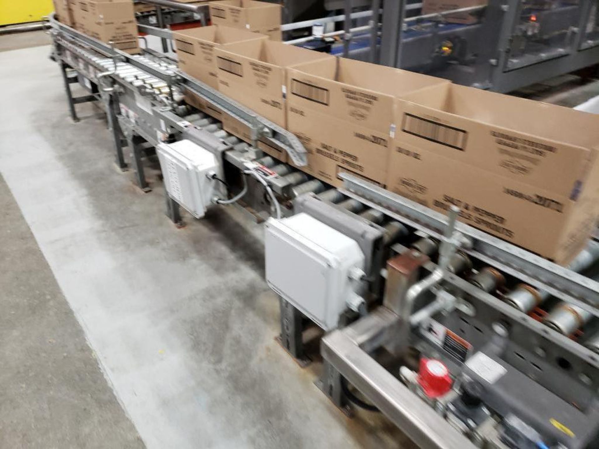 TGW powered roller conveyor {Located in Darien, WI} - Image 4 of 7