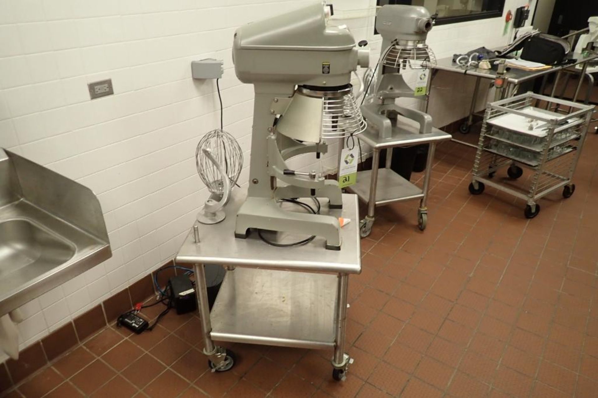 Globe 20 quart floor mixer, Model SP20, SN 7224211, 110 volt, with whisk and dough hook, with SS tab - Image 2 of 8