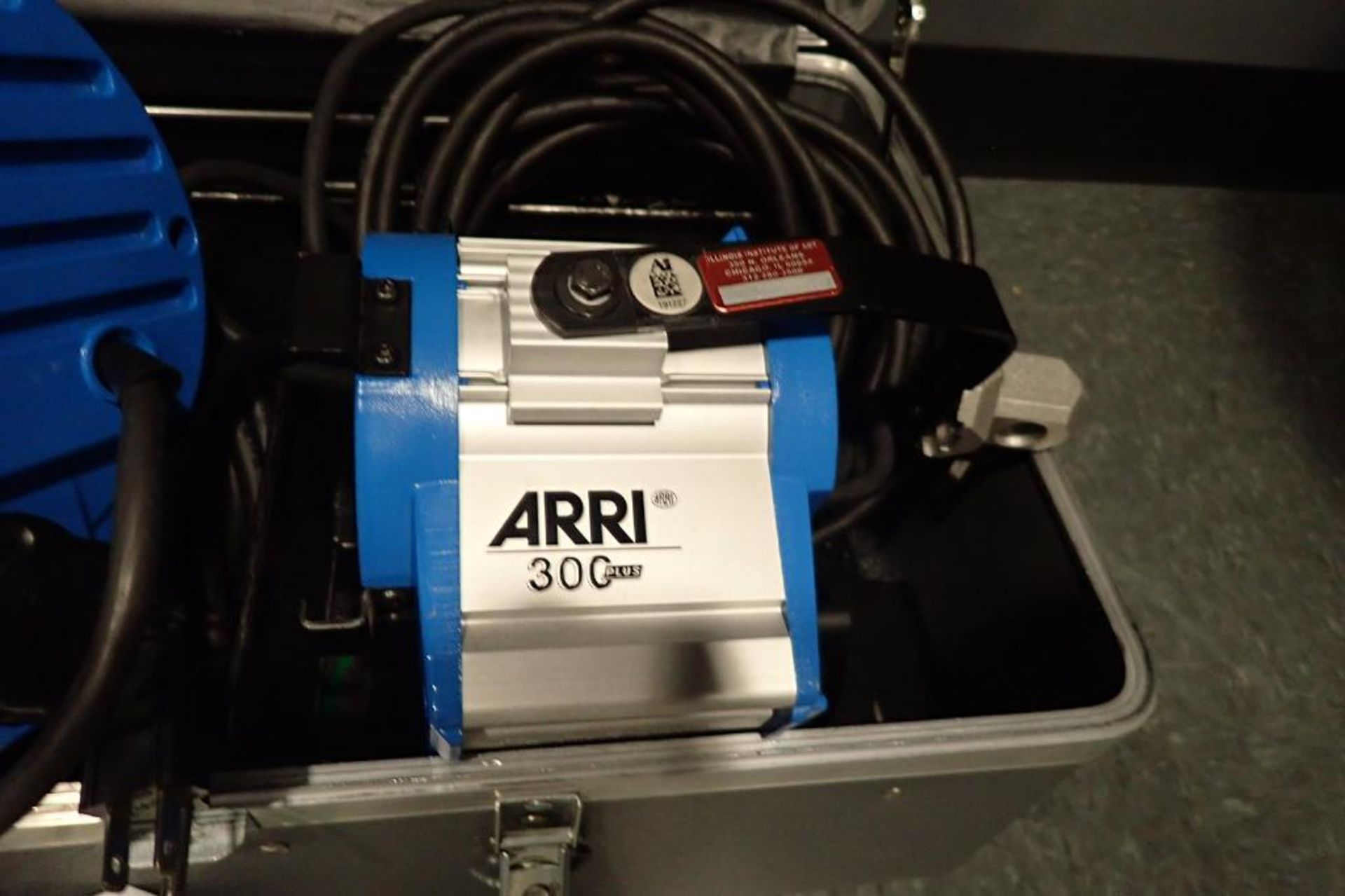 (3) Arri lights, Model 650 plus and 300 plus with hard case - Image 4 of 4