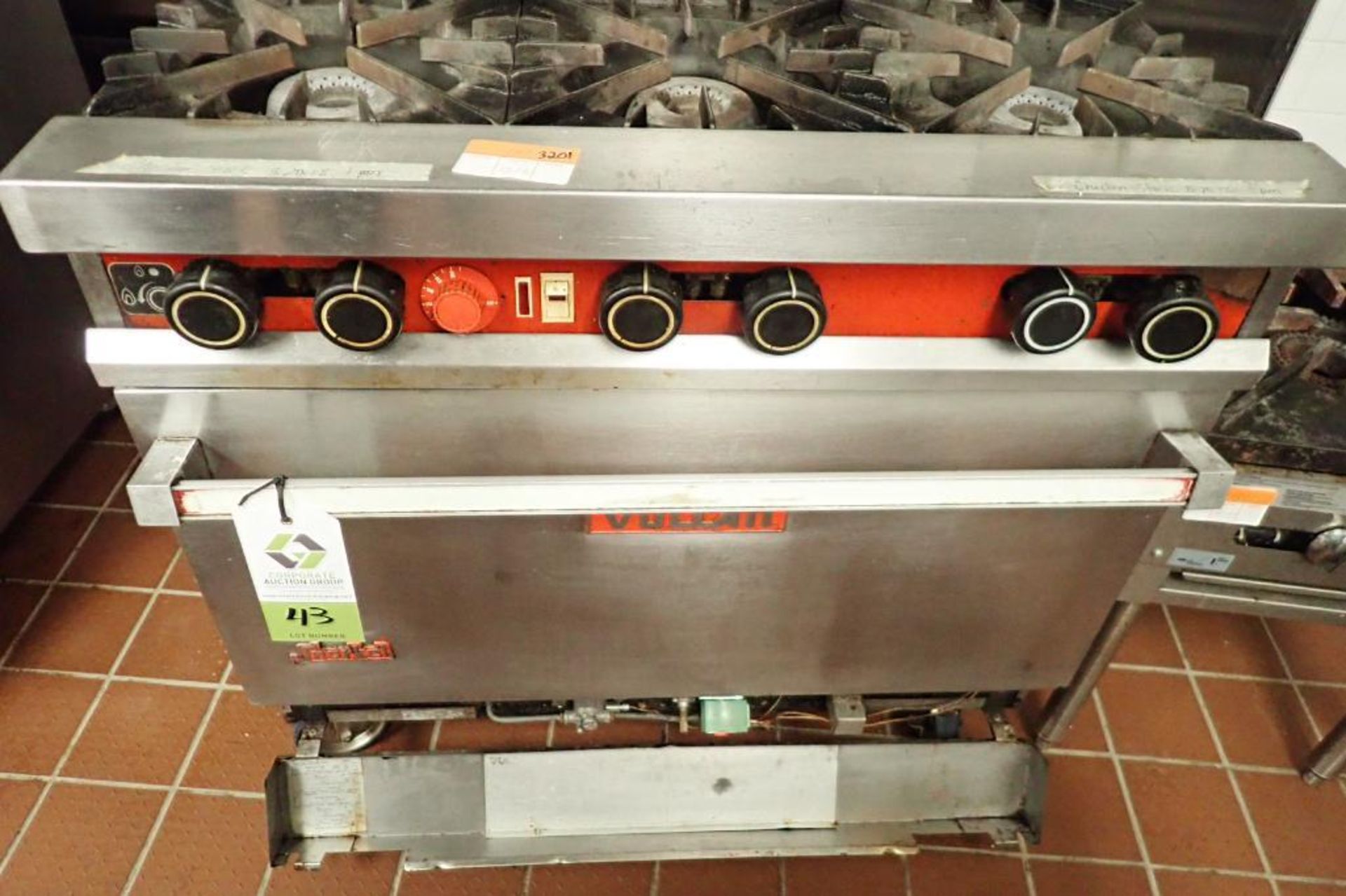 Vulcan six burner standard oven, Model 36LC, SN 48299932, natural gas, 36 in. wide x 32 in. deep x 6 - Image 4 of 7