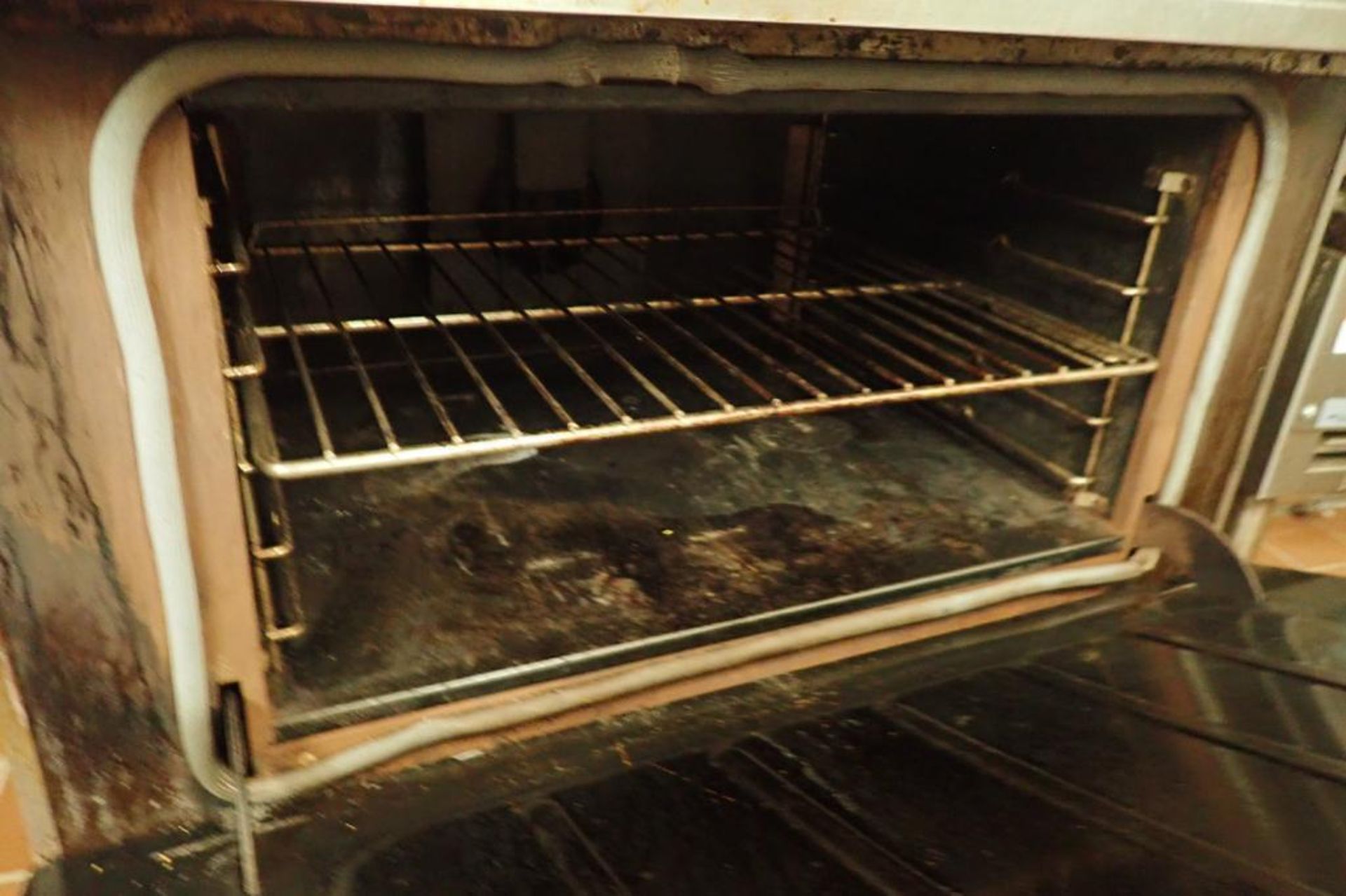 Vulcan six burner standard oven, Model 36LC, SN 48299932, natural gas, 36 in. wide x 32 in. deep x 6 - Image 5 of 7