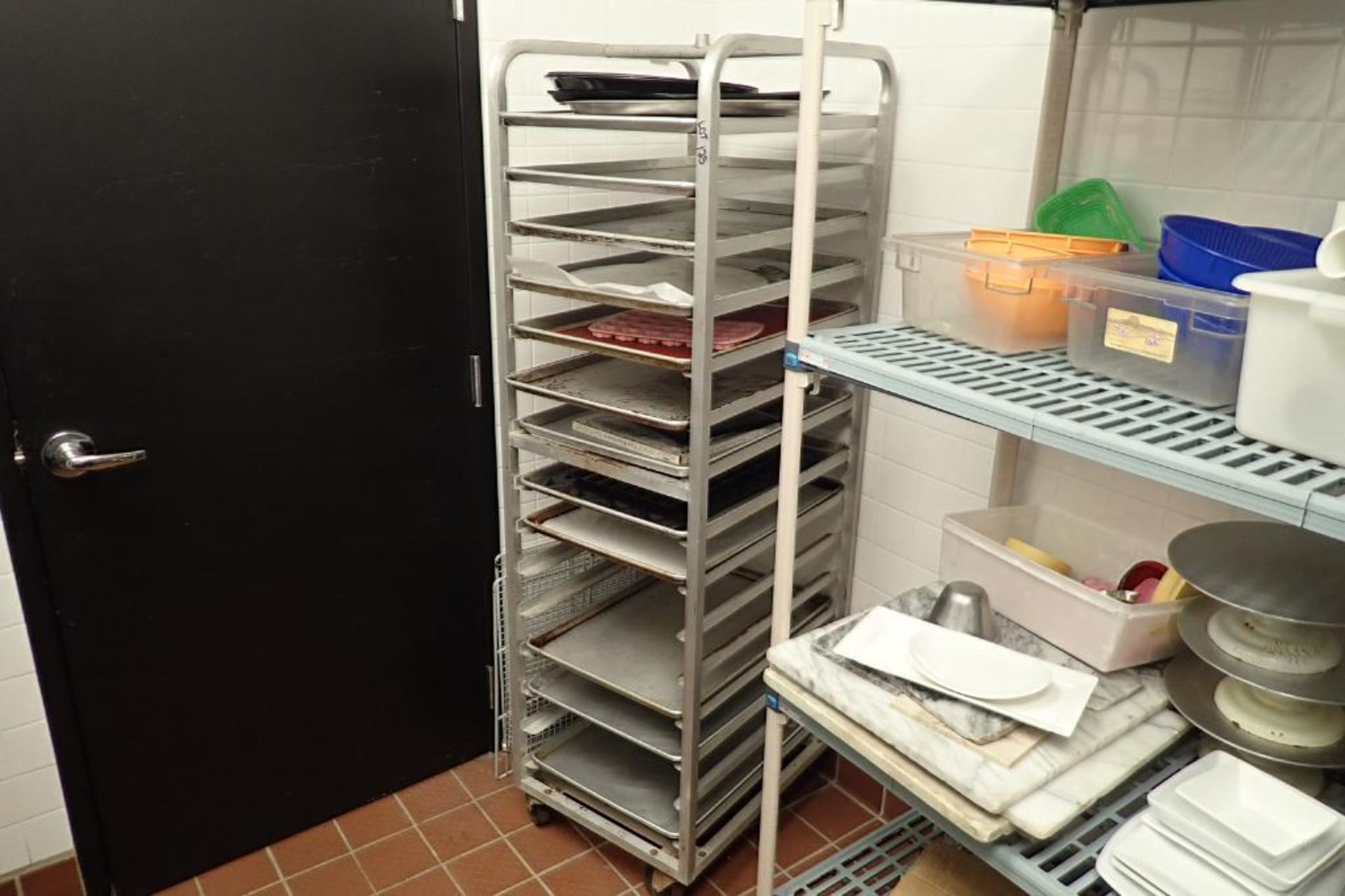 Assorted bakery racks - Image 2 of 4