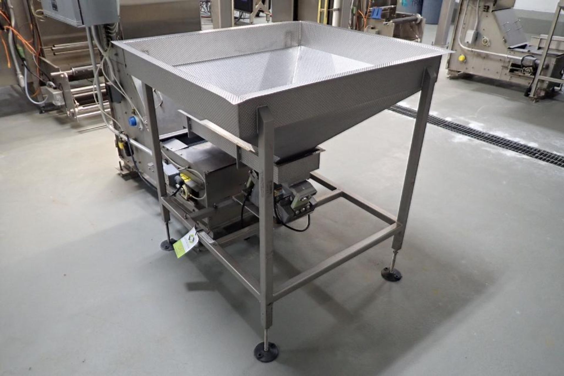 SS dimple hopper, 44 in. long x 40 in. wide, with Meyer SS dimple bed vibratory conveyor, 36 in. lon - Image 3 of 7