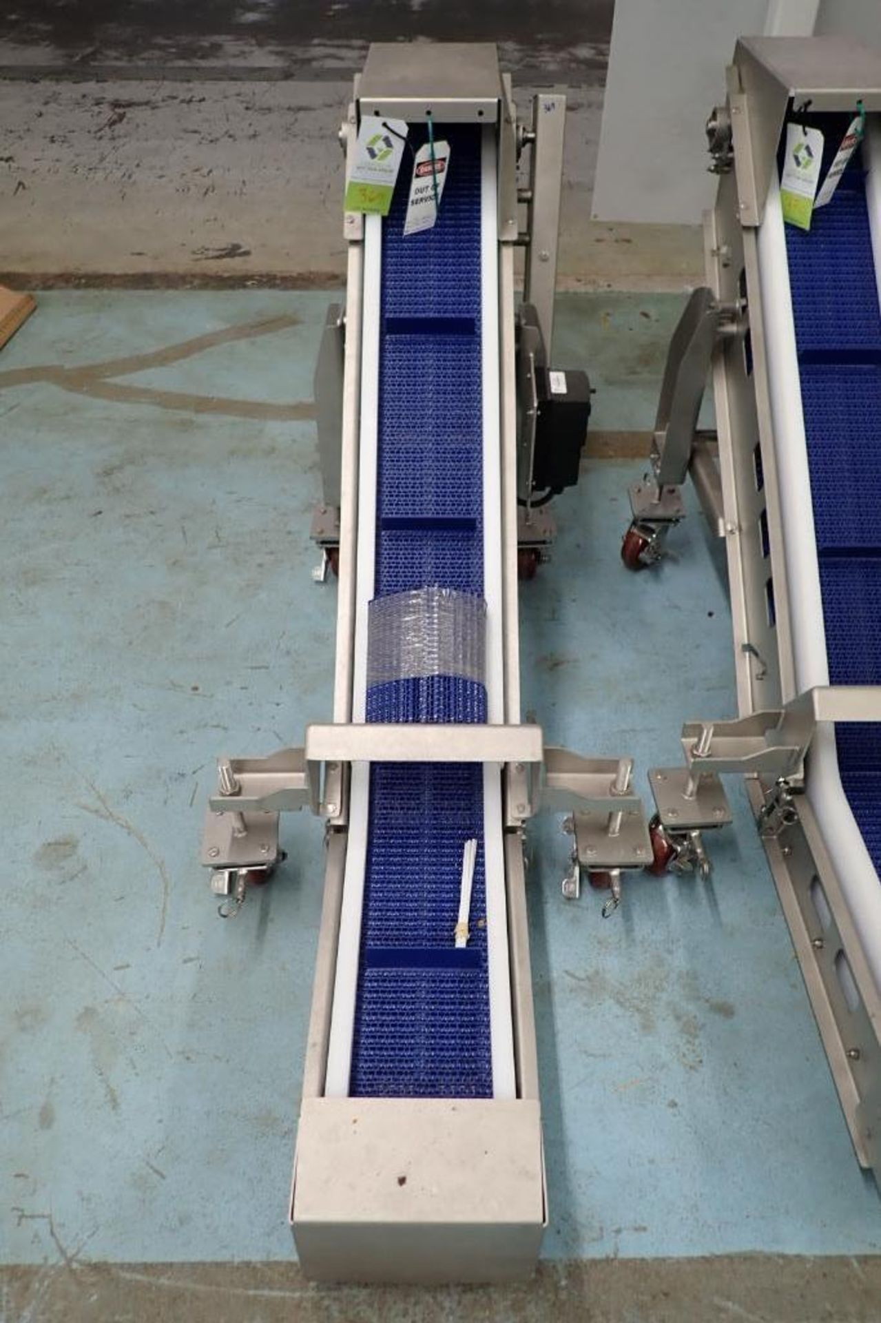 Incline conveyor, 72 in. long x 8 in. wide x 12 in. infeed x 36 in. discharge, blue interlock cleate - Image 2 of 7