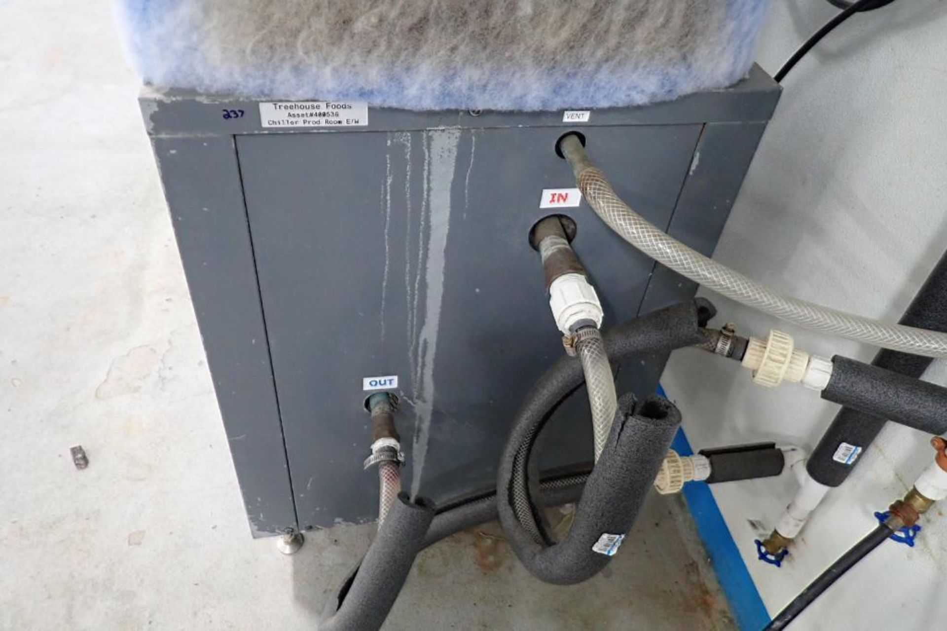 Chilling water chiller - ** Rigging Fee: $ 200 ** - Image 3 of 5