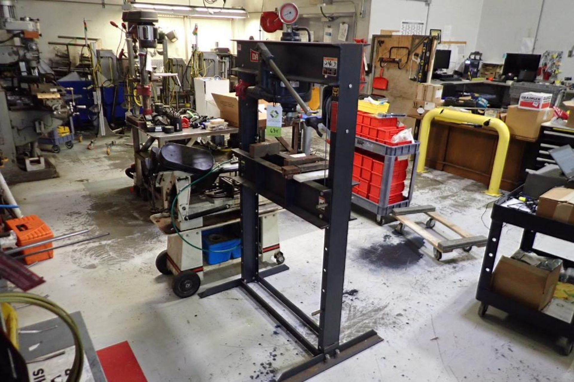 Dake hydraulic hand press, Model 907001, SN 1336394, made in the USA - ** Rigging Fee: $ 75 **