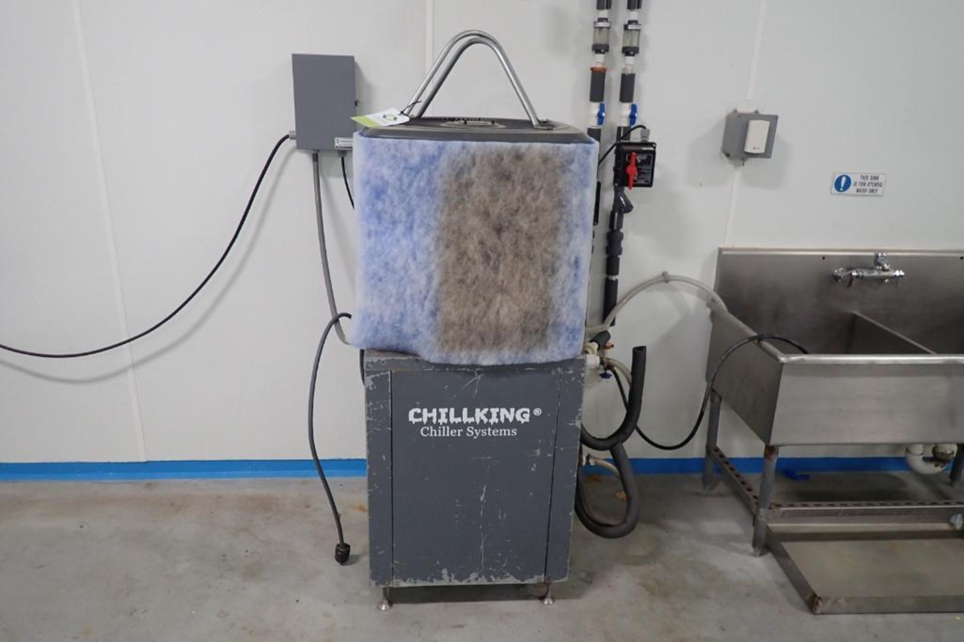 Chilling water chiller - ** Rigging Fee: $ 200 **
