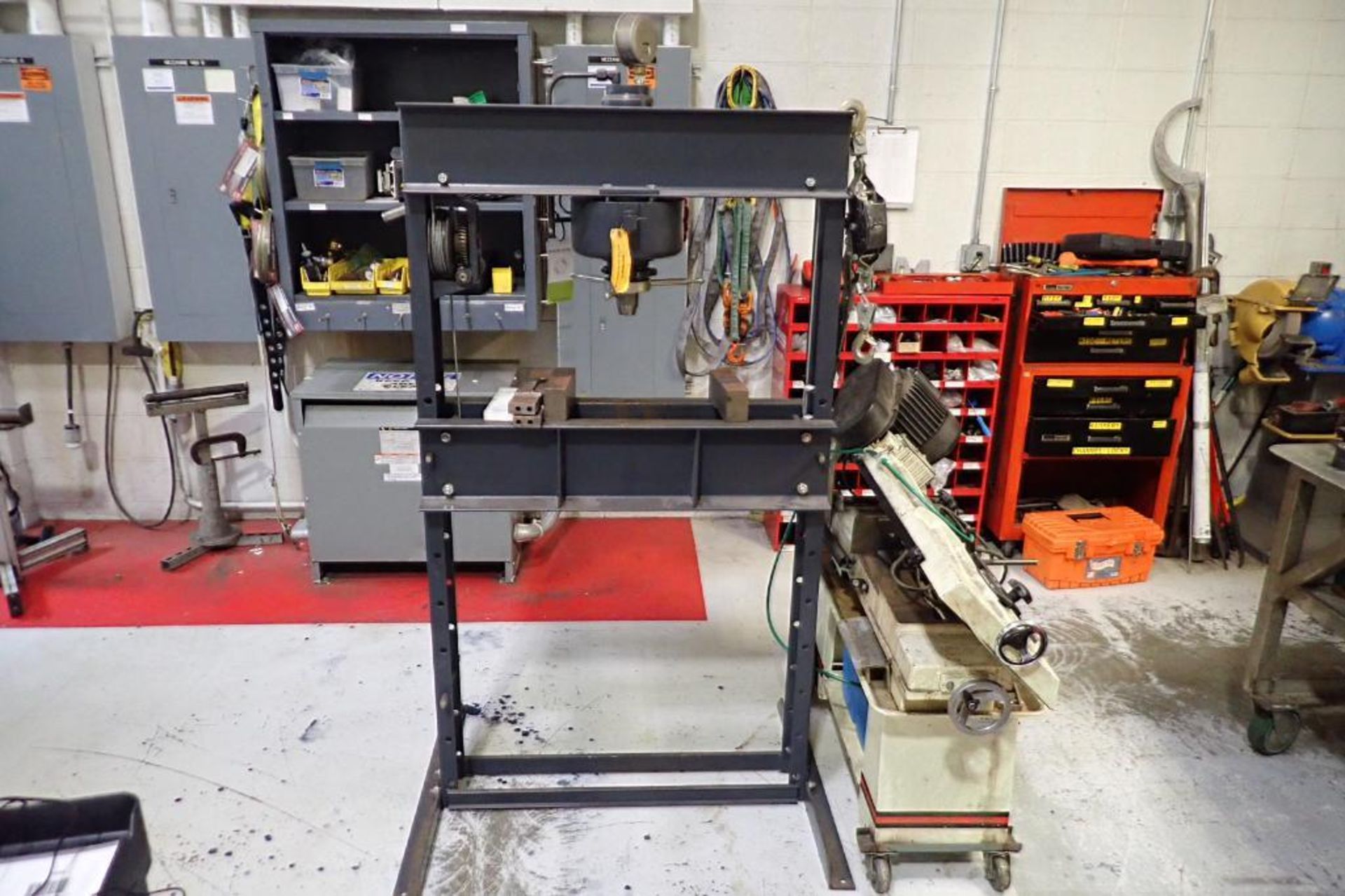 Dake hydraulic hand press, Model 907001, SN 1336394, made in the USA - ** Rigging Fee: $ 75 ** - Image 2 of 9