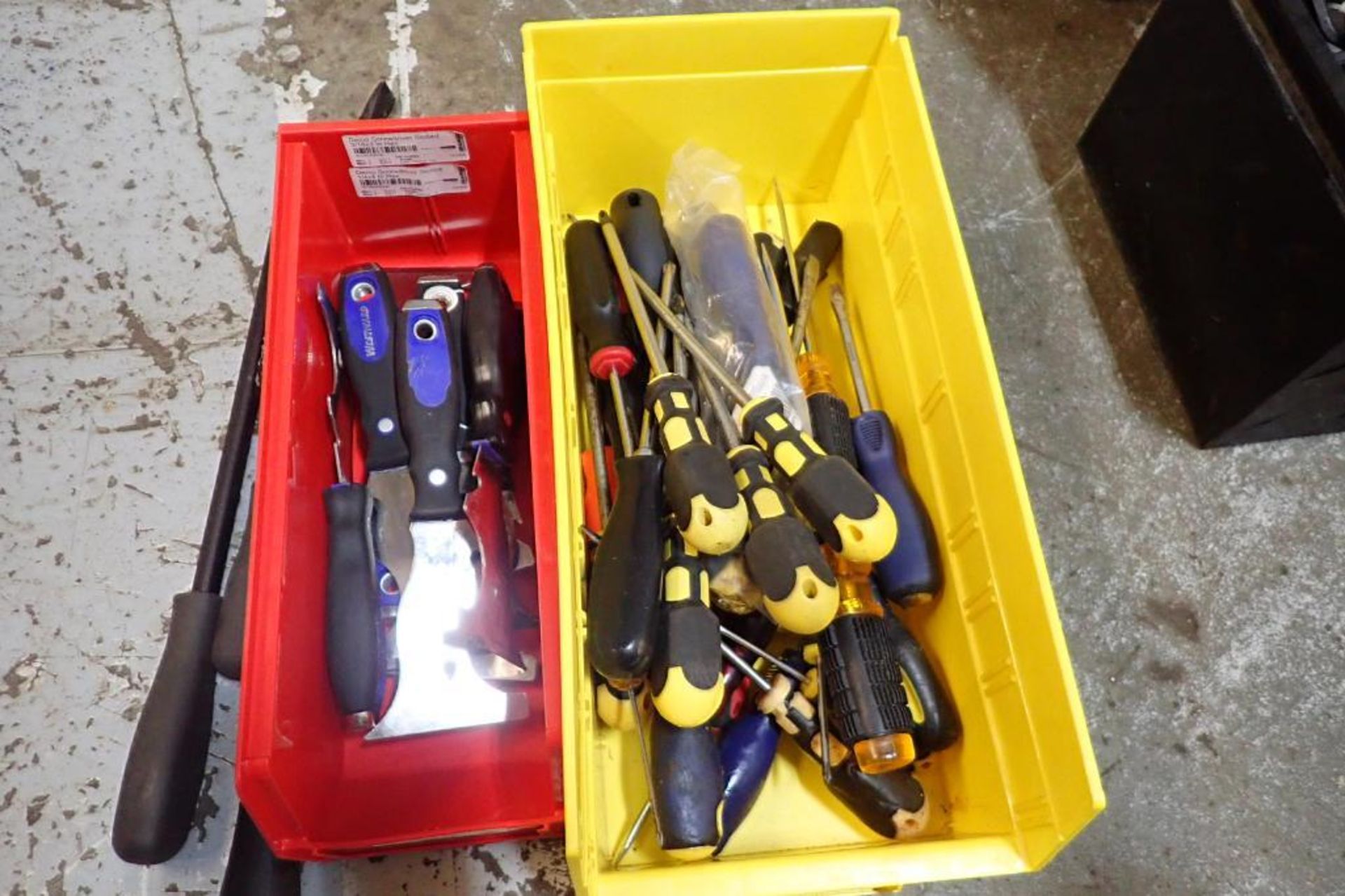Lot of assorted screw drivers and pry bars - ** Rigging Fee: $ 10 ** - Image 2 of 3