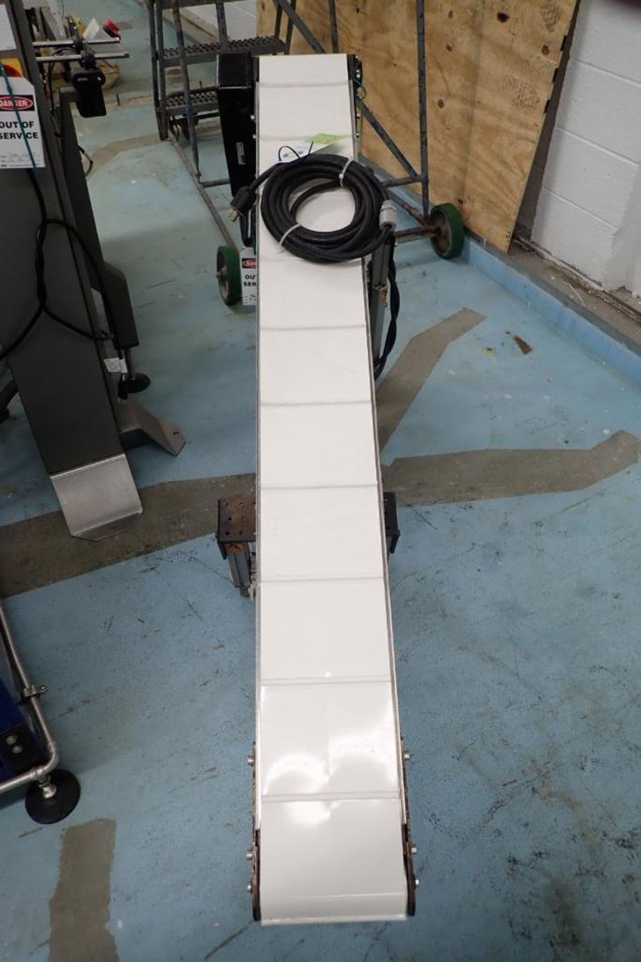 Dorner incline conveyor, 68 in. long x 7 in. wide x 12 in. infeed x 38 in. discharge, aluminum frame - Image 3 of 9