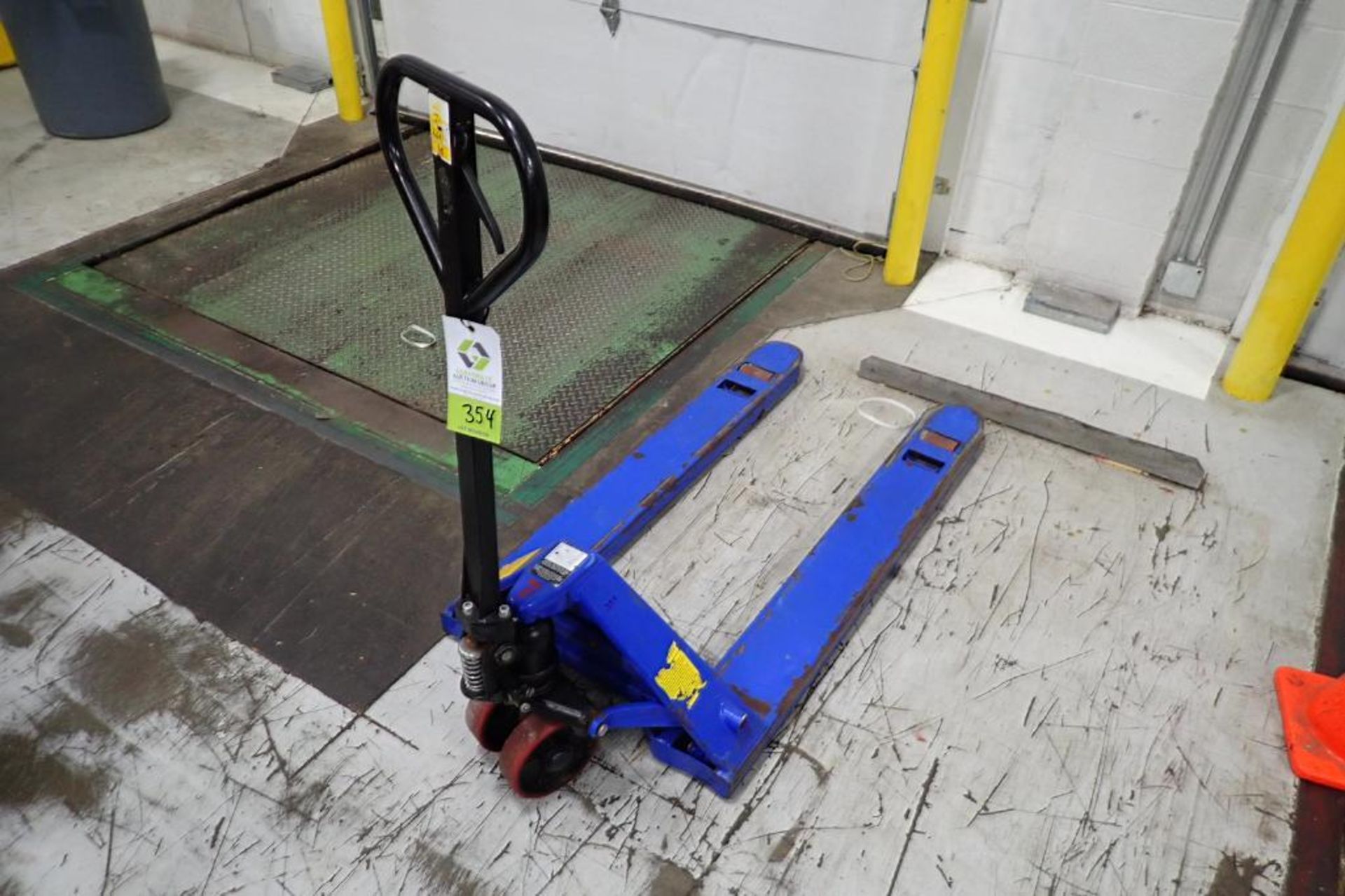 CE hand pallet jack, 4400 lbs., (#7) - ** Rigging Fee: $ 10 **