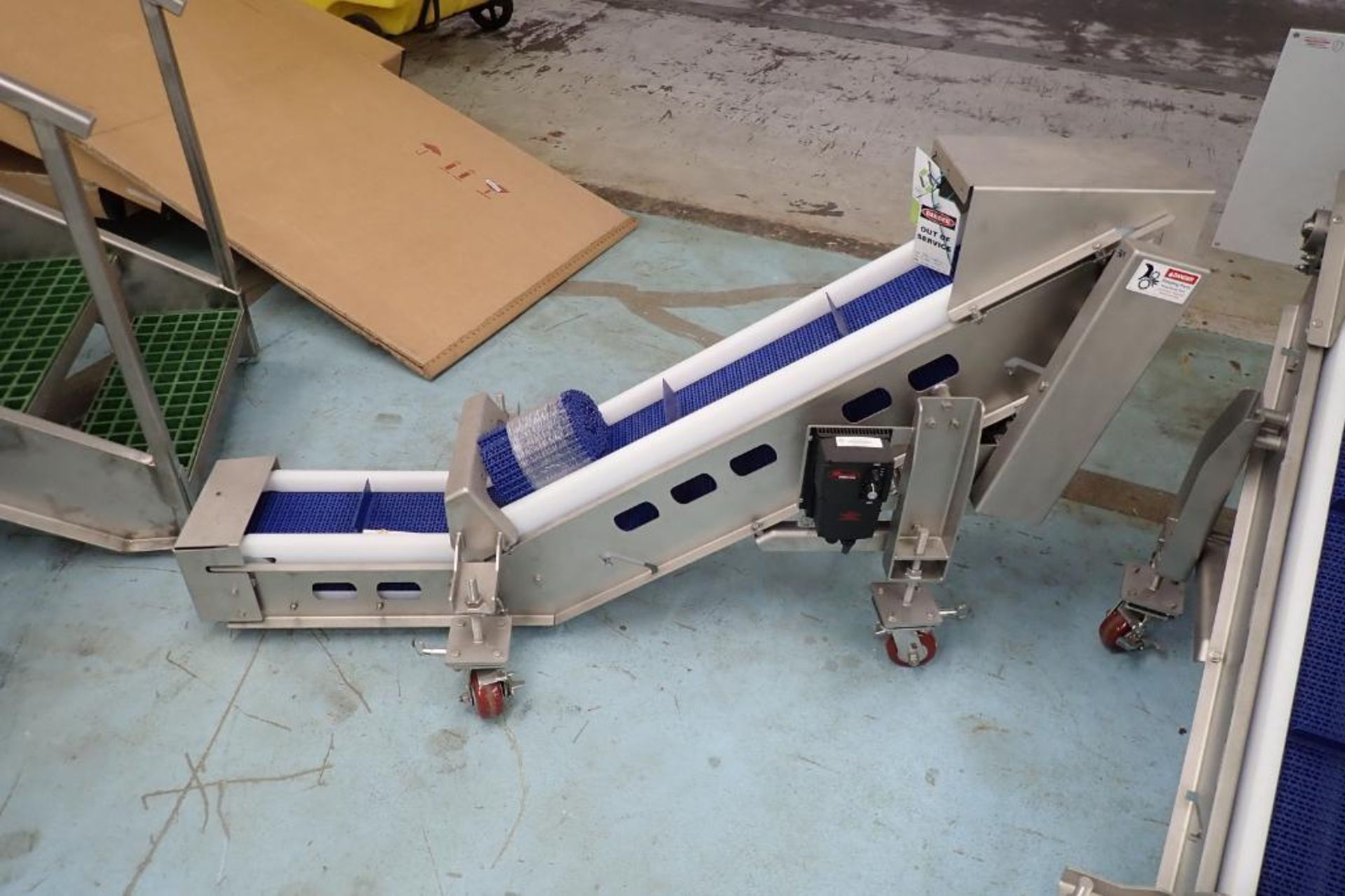 Incline conveyor, 72 in. long x 8 in. wide x 12 in. infeed x 36 in. discharge, blue interlock cleate - Image 3 of 7