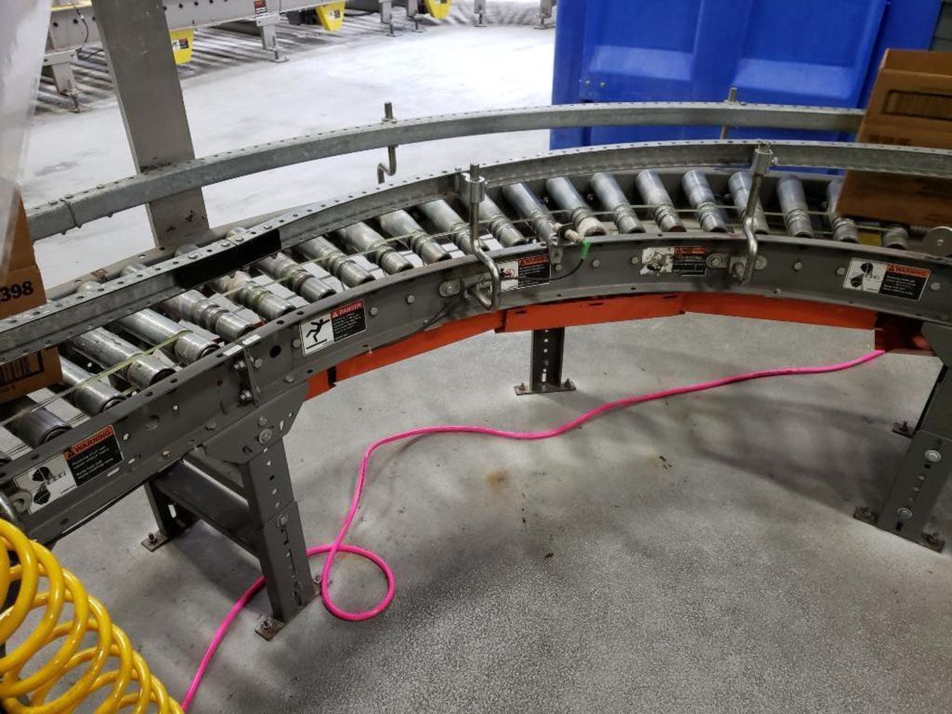 Powered roller conveyor