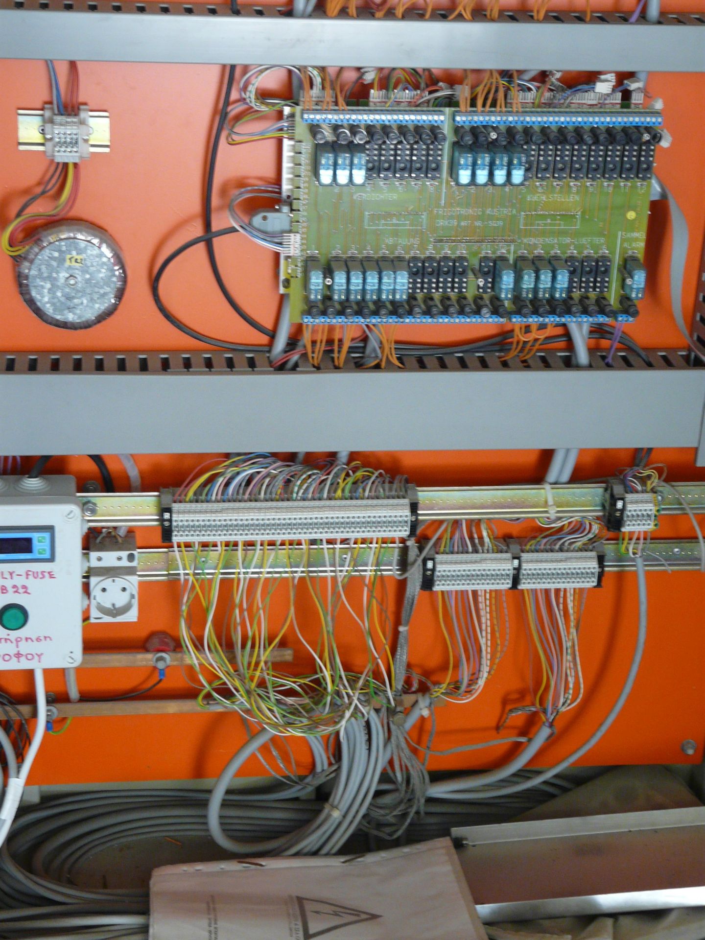 Electrical control panel for 6 cold rooms 4 refrigeration rooms and 2 fridge units 225x50x205 cm ( - Image 4 of 8