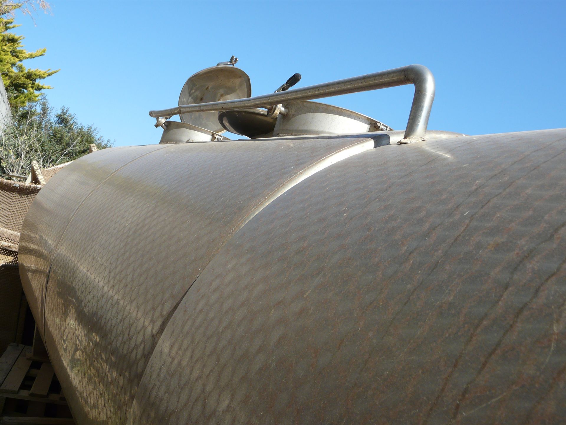 Double Jacketed Transport tank for 3000L with two chambers of a total of 3000L . Transfer pump - Image 3 of 7