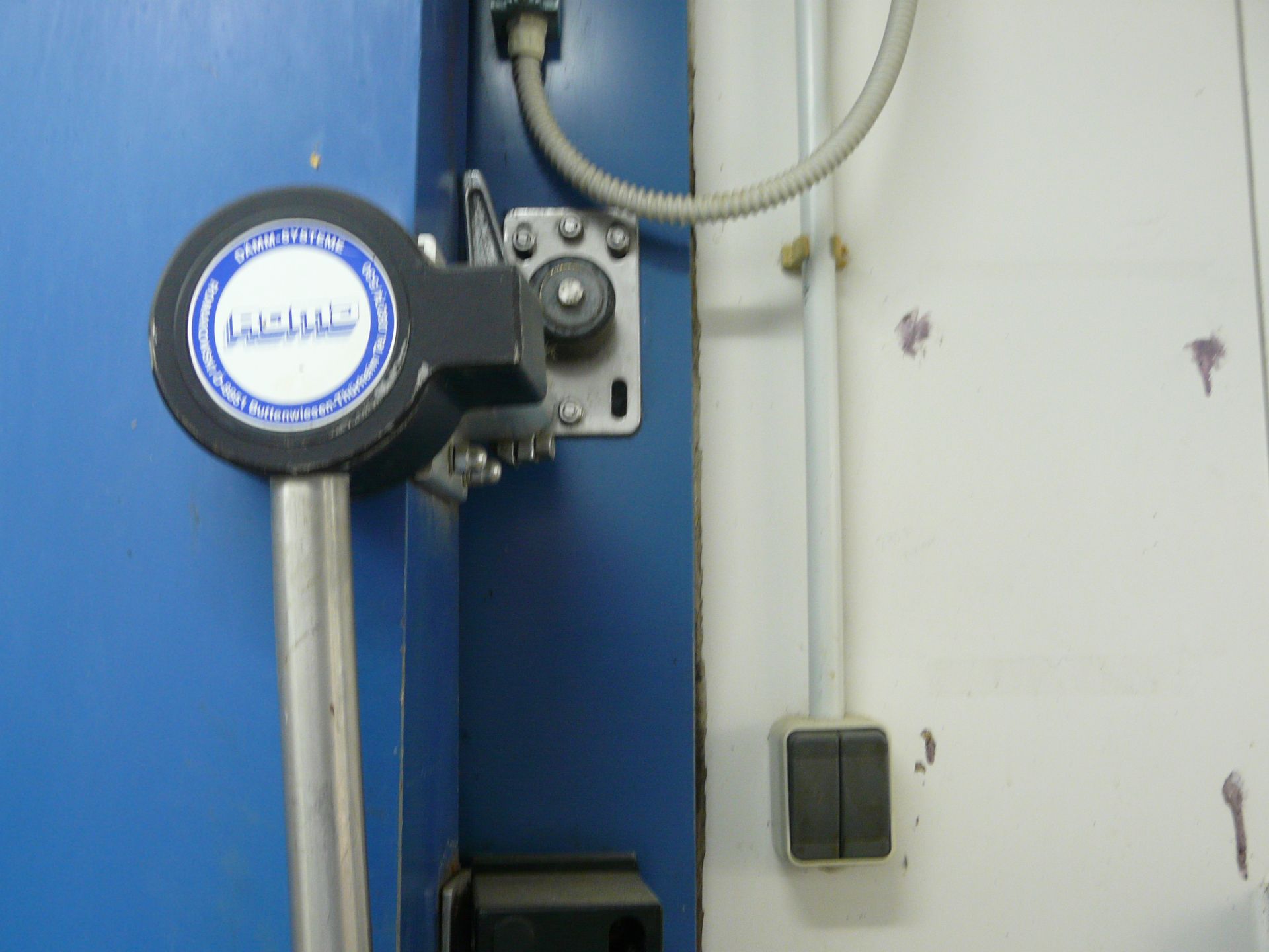 Sliding door for fridge unit ,blue colour ,Make ROMA GERMANY 130x230cm - Image 3 of 3