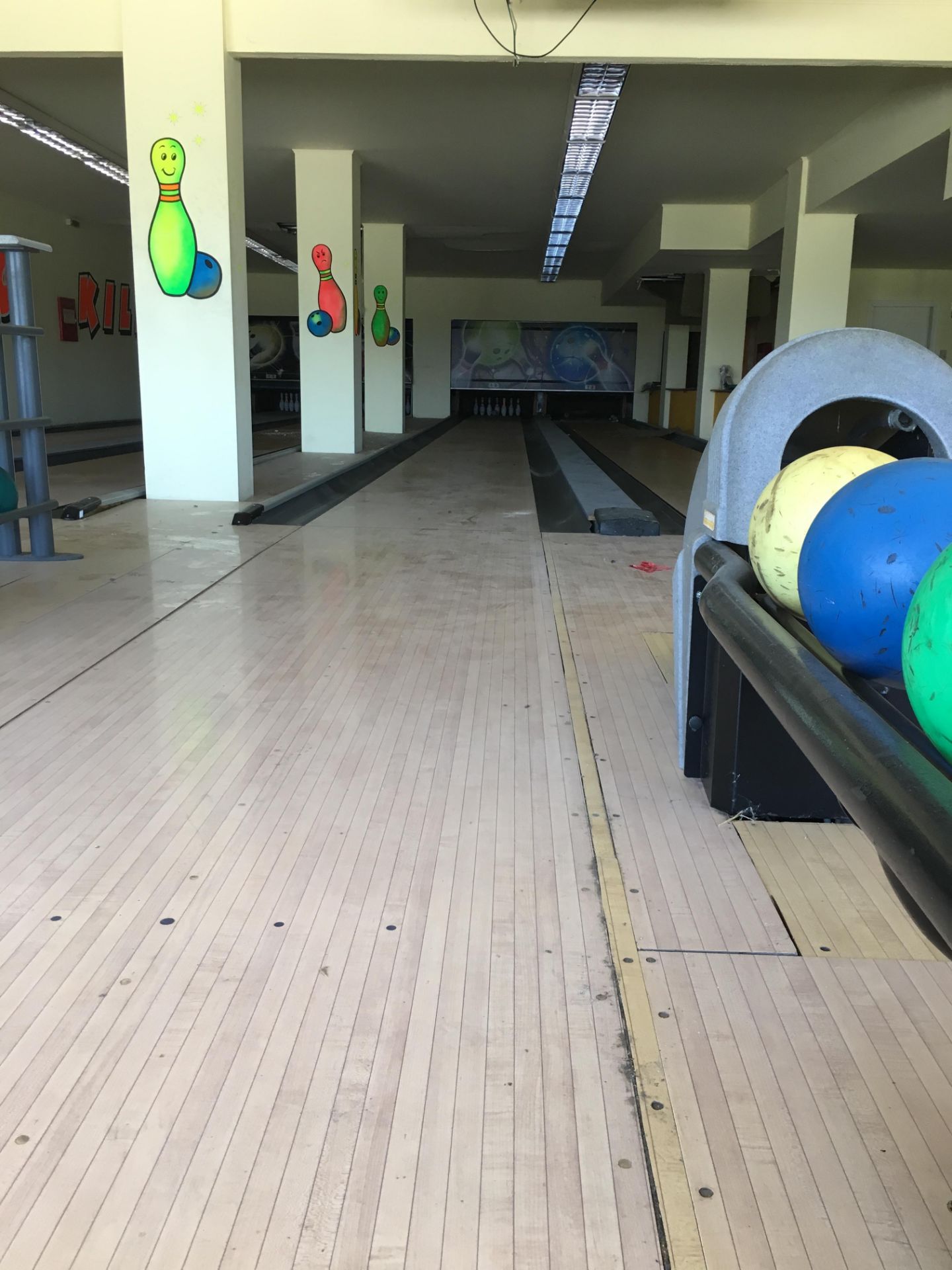 Complete Bowling Facility 4 Lanes Brunswick ( Building Not for Sale) - Image 14 of 86