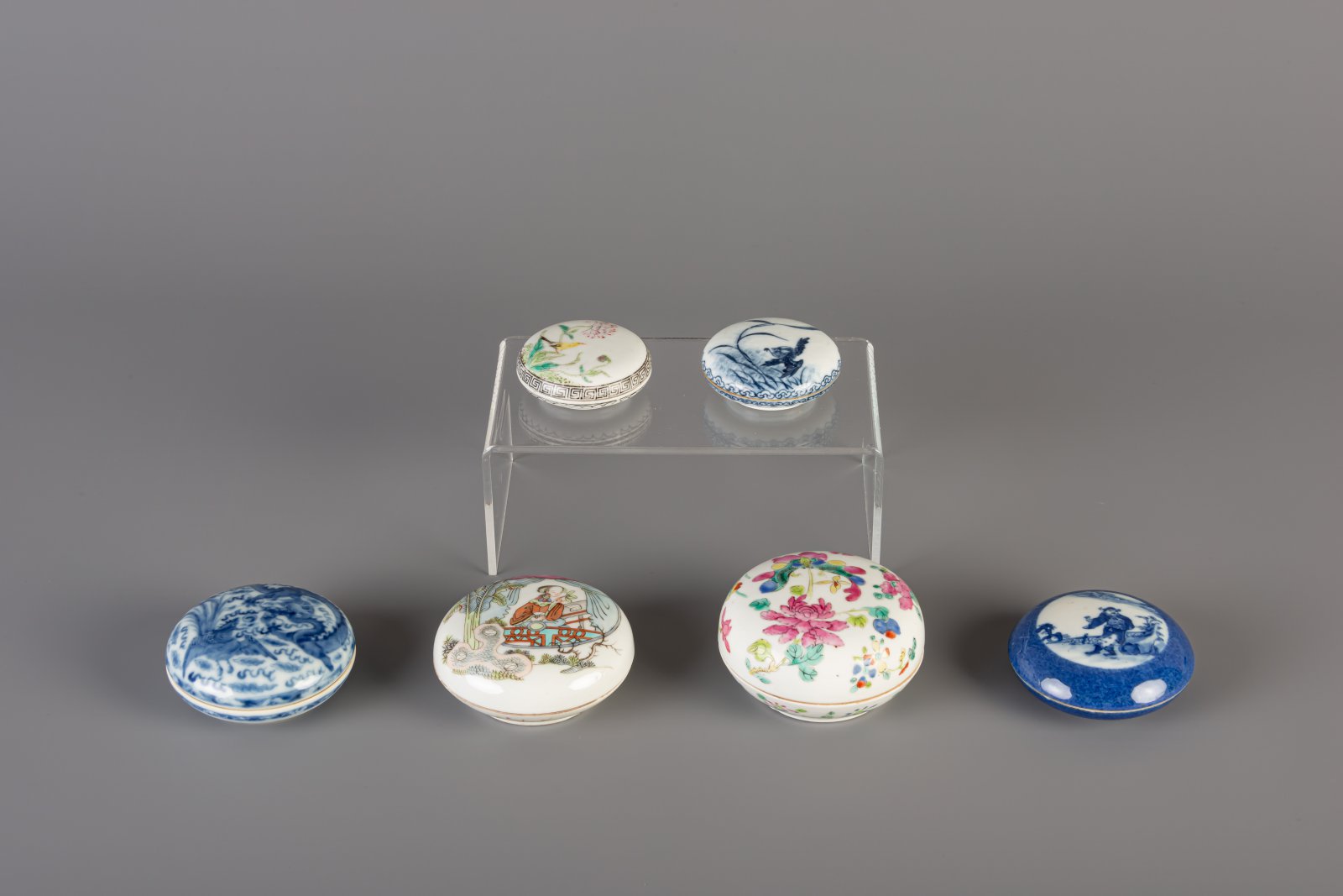 Six Chinese blue and white and famille rose seal paste boxes, 19th and 20th C.