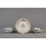 A pair of Chinese Dutch Amsterdams bont bowls & a famille rose armorial plate, Yongzheng/Qianlong