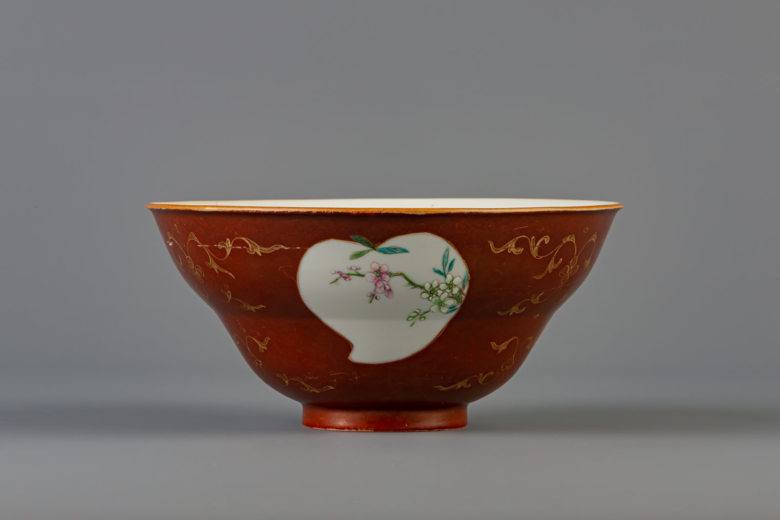 A Chinese famille rose brown ground bowl, Qianlong mark, 19th C. - Image 3 of 6