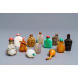 Twelve Chinese jade, agate and lacquer snuff bottles, 19th/20th C.