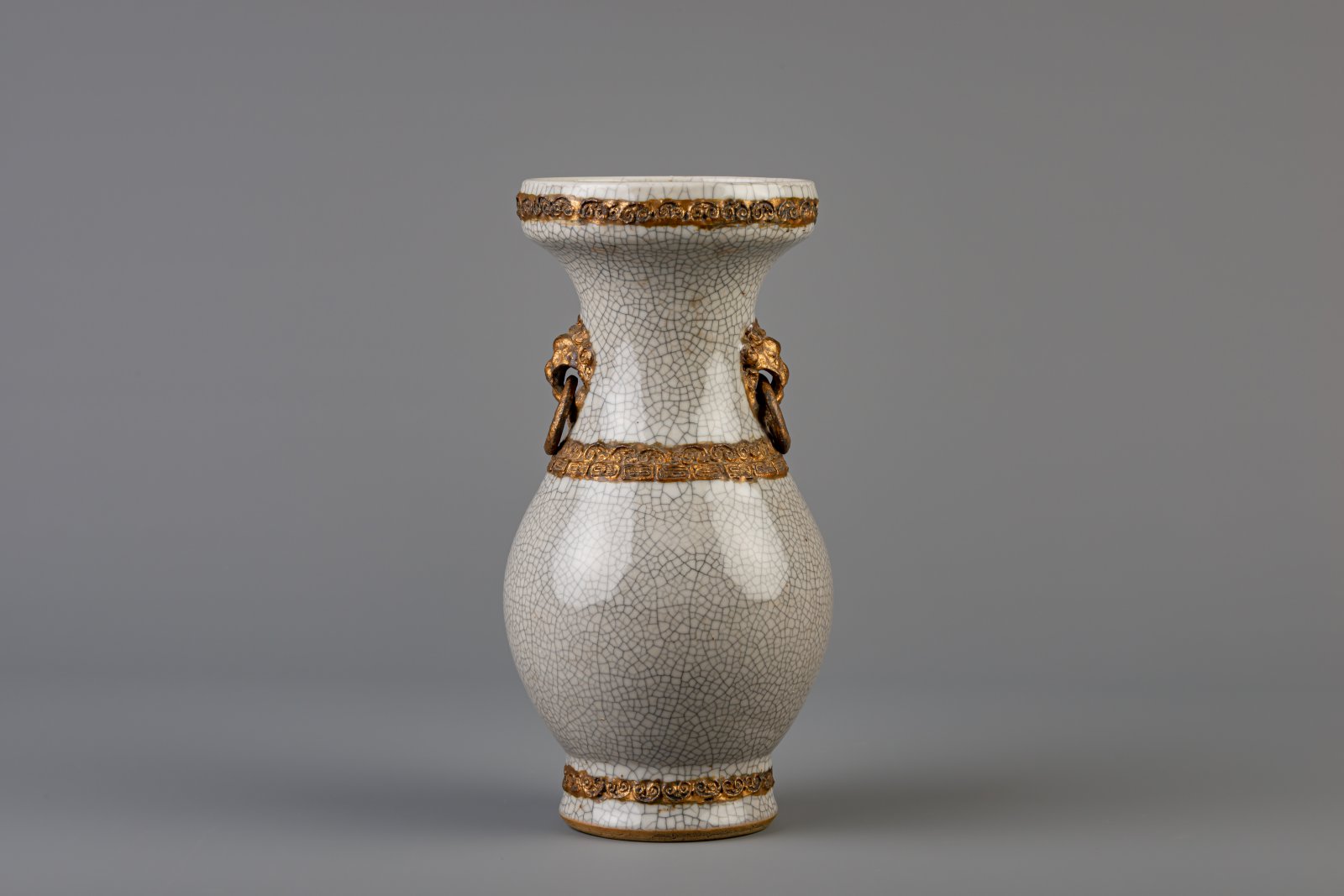 A Chinese grey crackle glazed vase, 19th C.