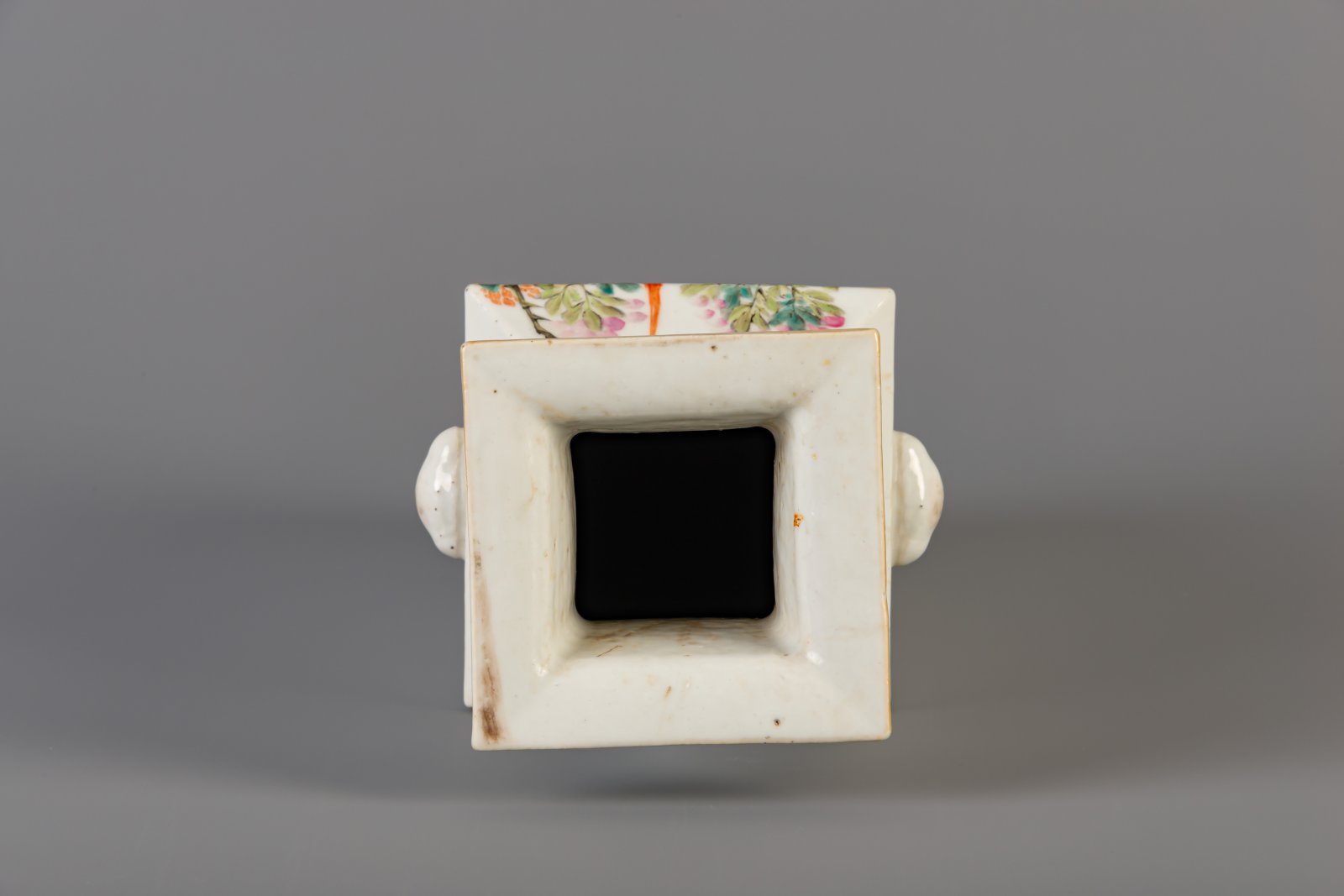 A square Chinese qianjiang cai vase, 19th/20th C. - Image 5 of 6