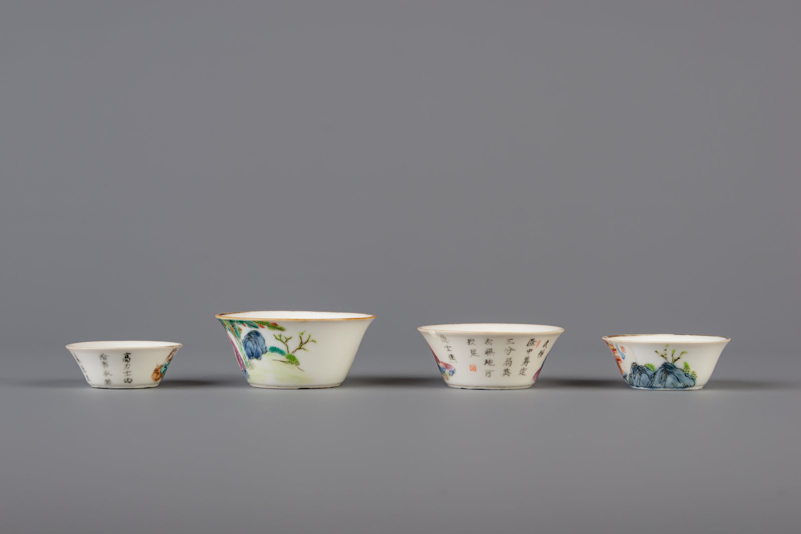 Two pairs of Chinese famille rose small bowls with erotic and Wu Shuang Pu decor, 19th C. - Image 4 of 8