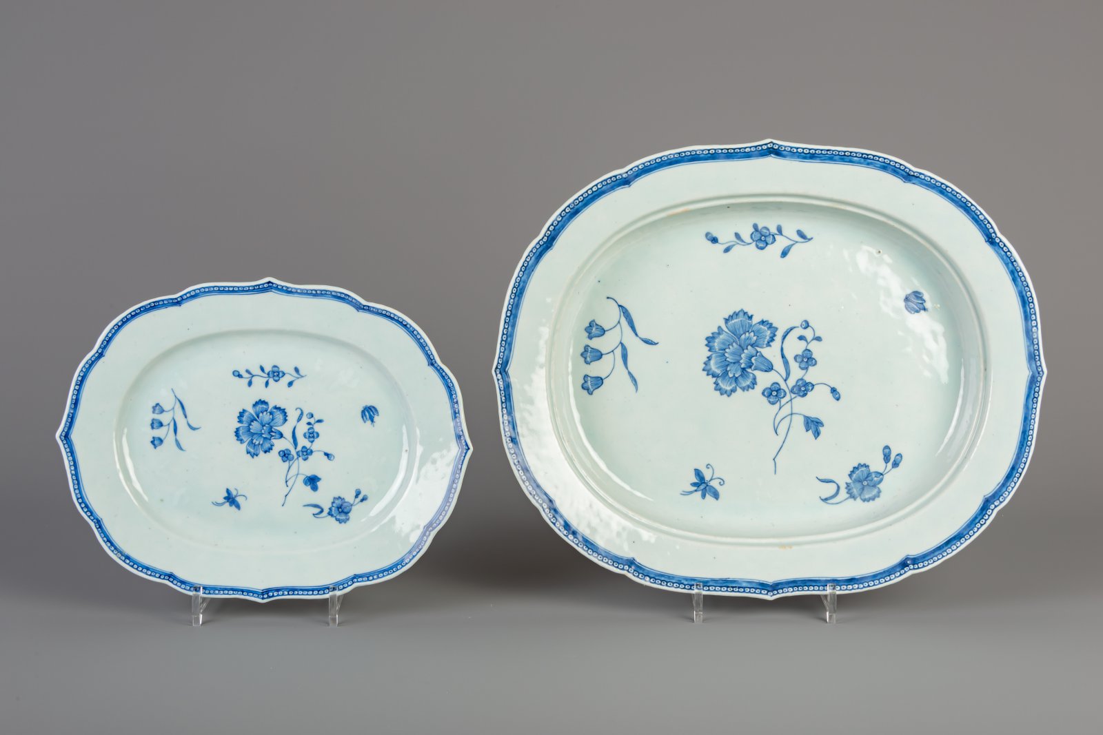 A Chinese blue and white six-piece part service with floral design, Qianlong - Image 2 of 7