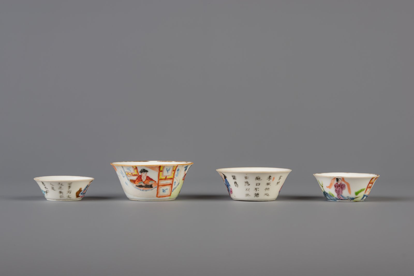 Two pairs of Chinese famille rose small bowls with erotic and Wu Shuang Pu decor, 19th C. - Image 6 of 8