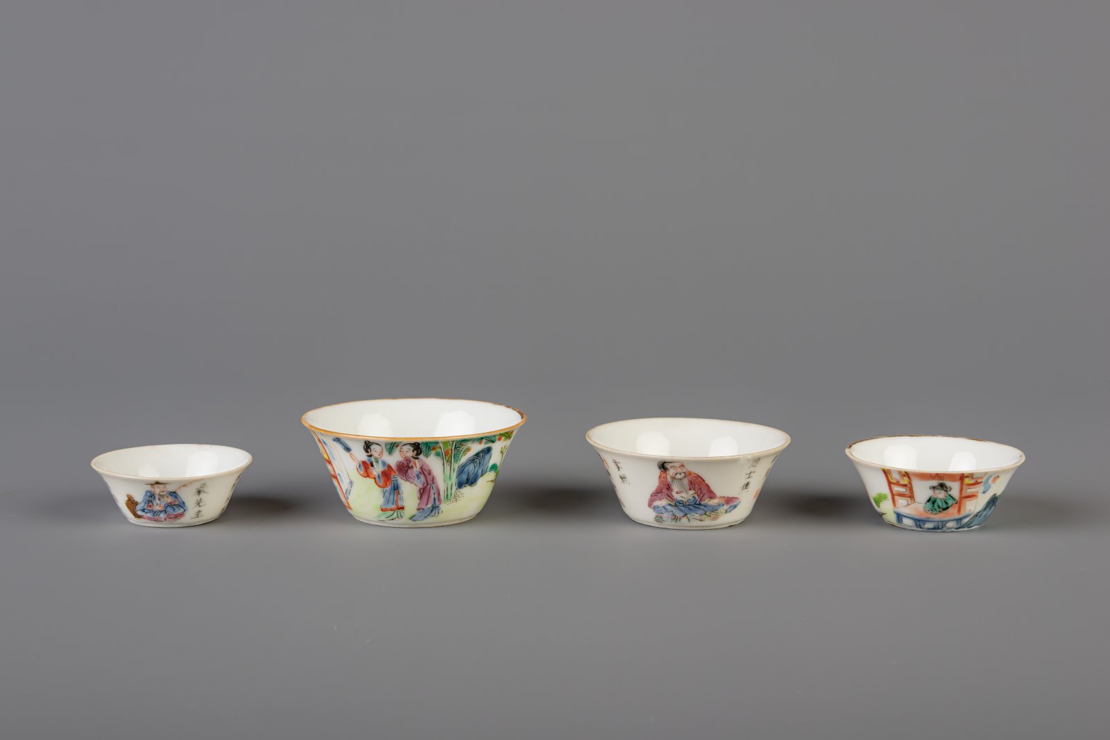 Two pairs of Chinese famille rose small bowls with erotic and Wu Shuang Pu decor, 19th C. - Image 2 of 8
