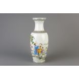 A fine Chinese famille rose vase depicting the construction of a dam, Republic, 20th C.