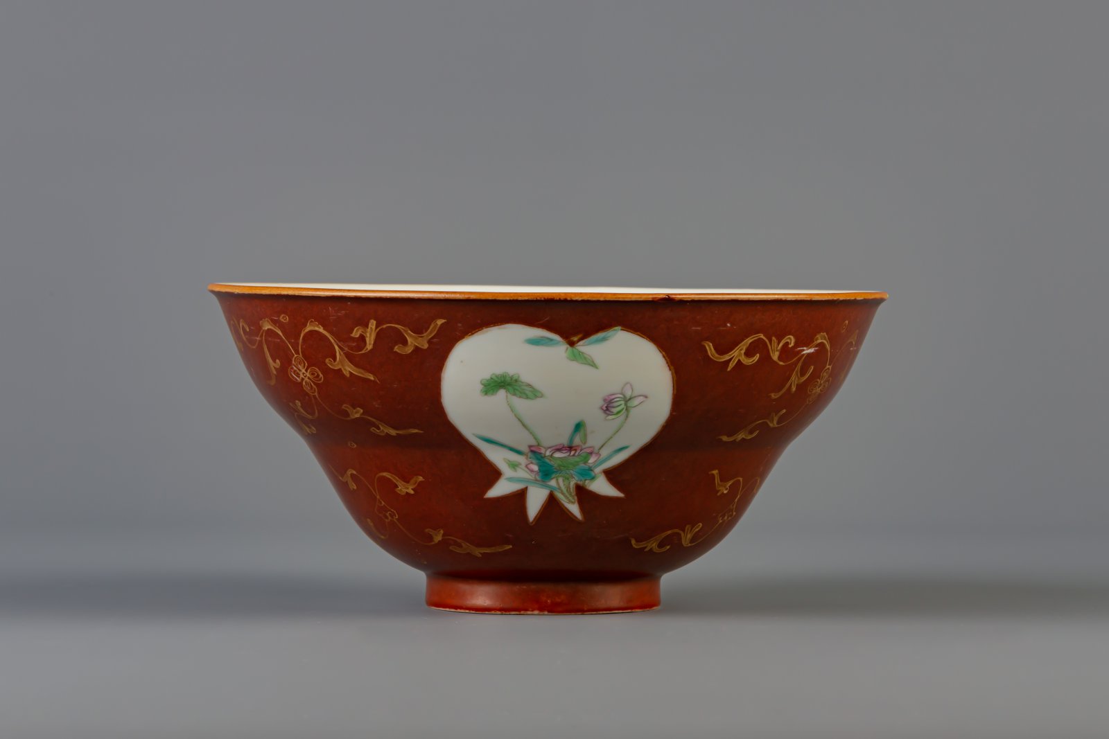 A Chinese famille rose brown ground bowl, Qianlong mark, 19th C. - Image 2 of 6