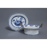 A Chinese blue & white open worked basket on stand w. floral design, Qianlong