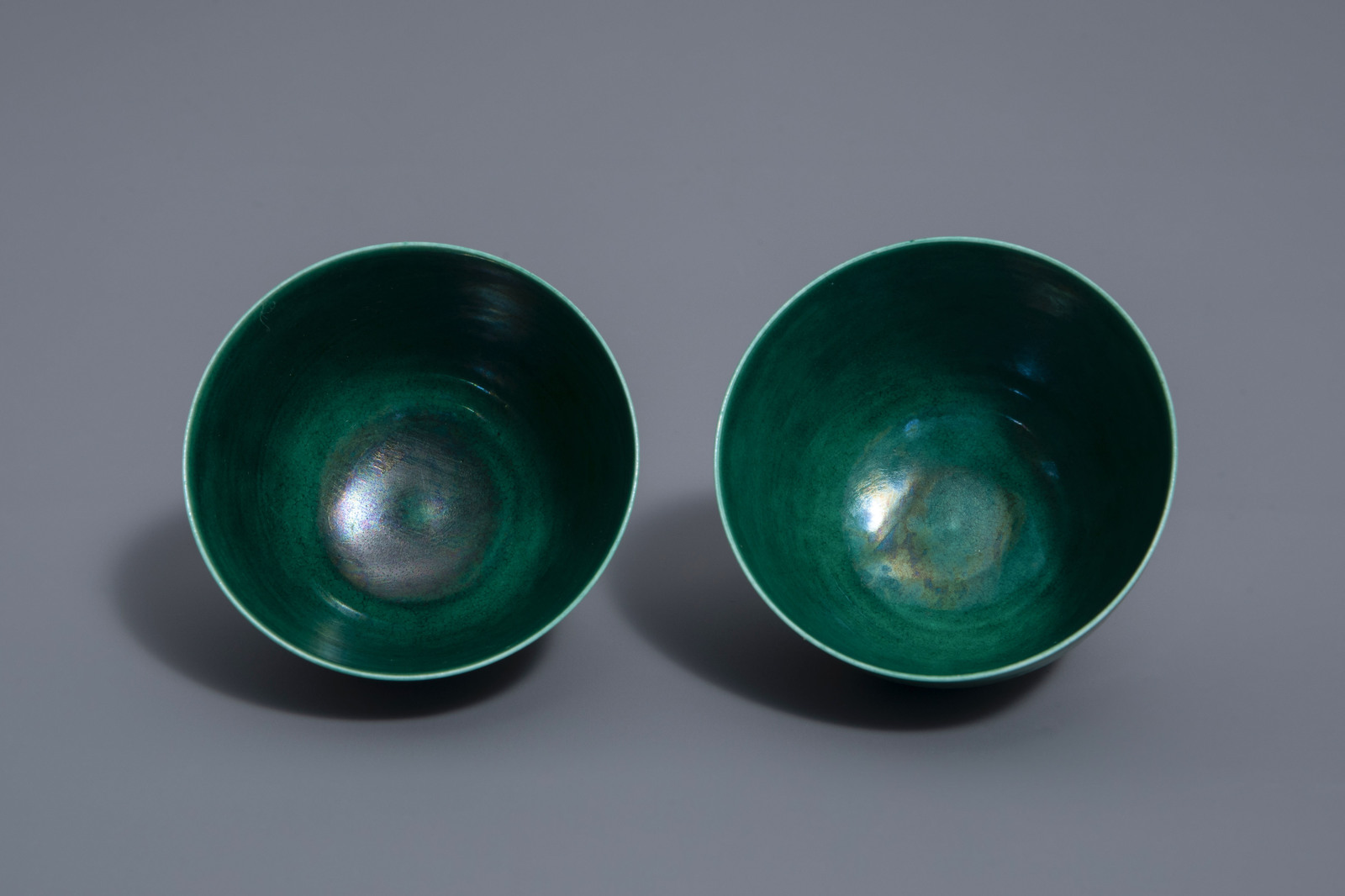 Four Chinese monochrome green vases and cups, 19th/20th C. - Image 12 of 13